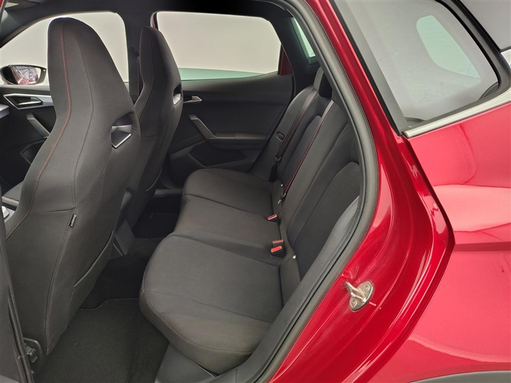 Seat Arona 1.0 TSI 115cv FR NAVI / FULL LED / SIEGES SPORT / CAMERA (2025) - Foto 13