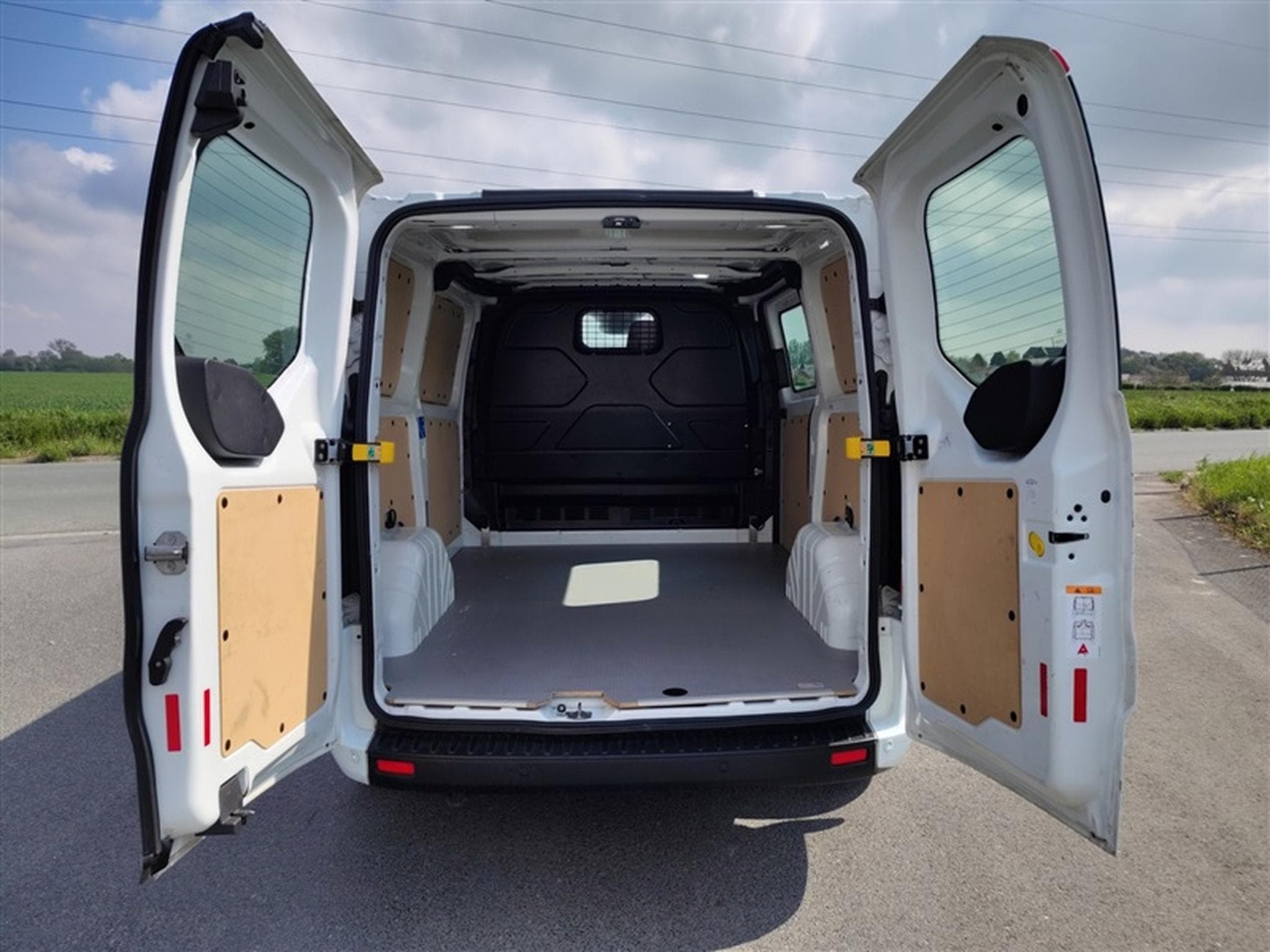 Ford Transit 2.0 TDCi 96KW 340 L1 Trend AT6 (2020) - Photo 14