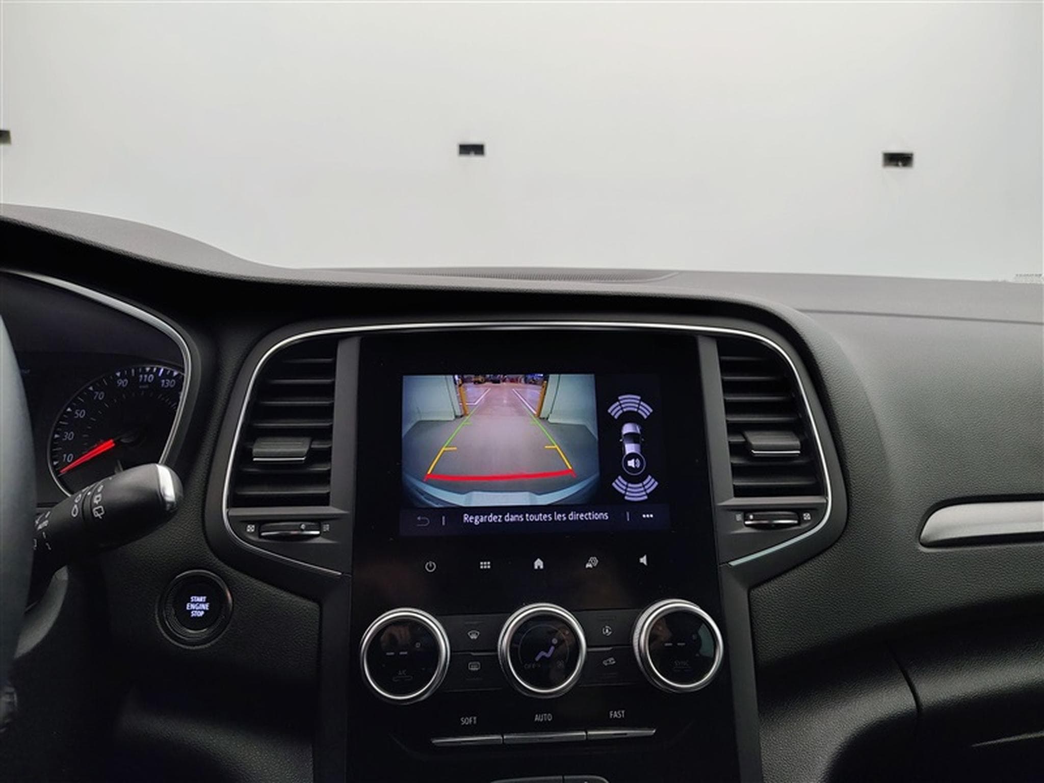 Renault Megane 1.0 TCe Limited GPF°NAV°CARPLAY°FULL LED°CAM°PDC AV-AR (2021) - Photo 18