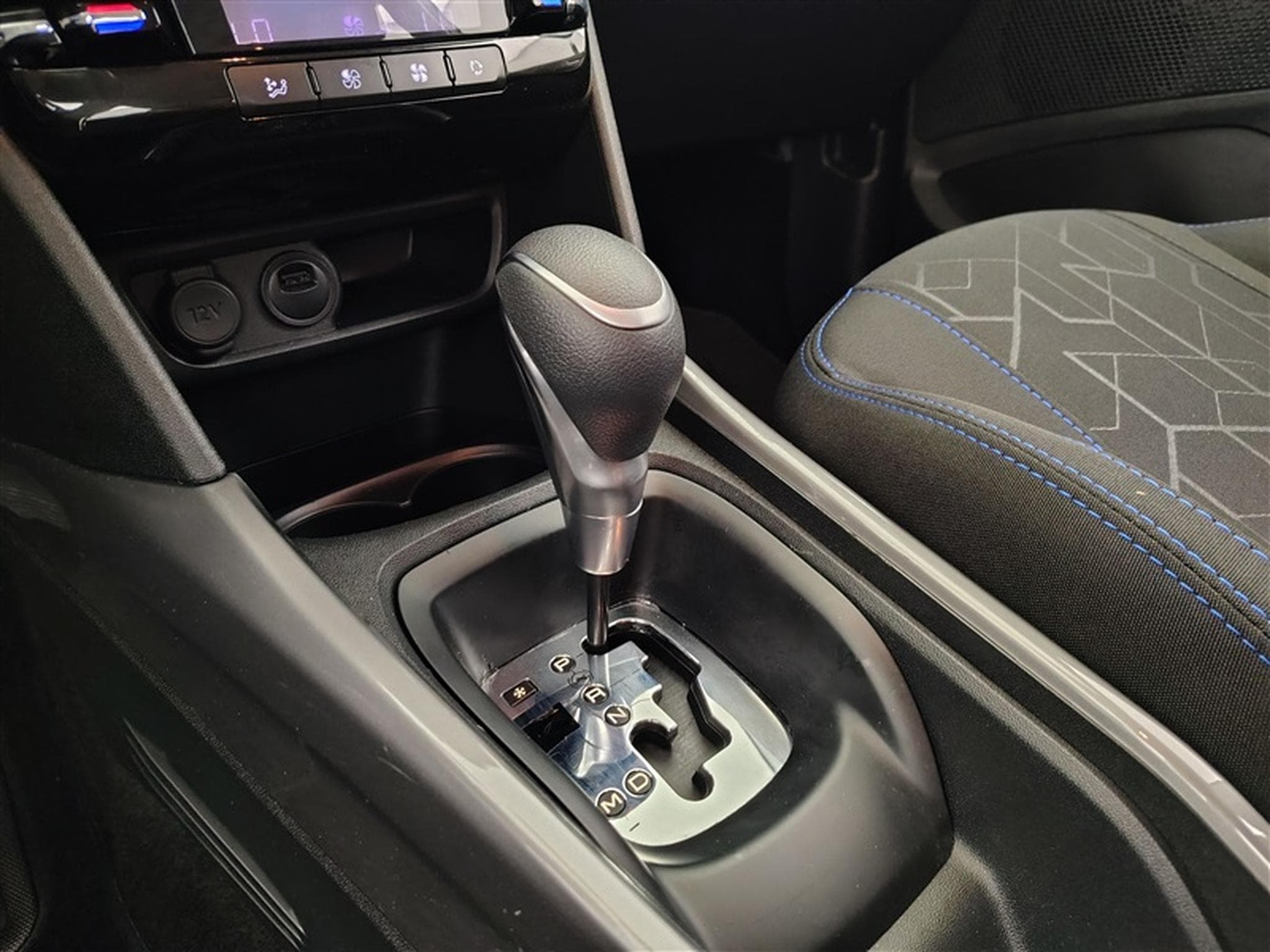 Peugeot 2008 1.2 PureTech 110Cv AUTO Style (2019) - Photo 12
