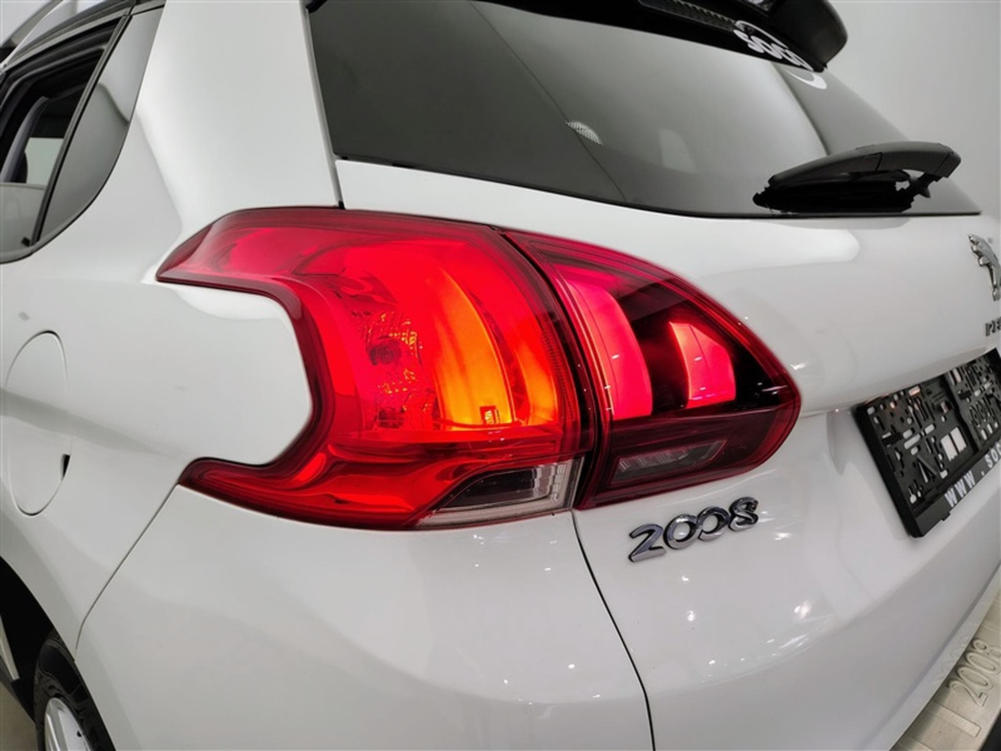 Peugeot 2008 1.2 PureTech 110Cv AUTO Style (2019) - Photo 16