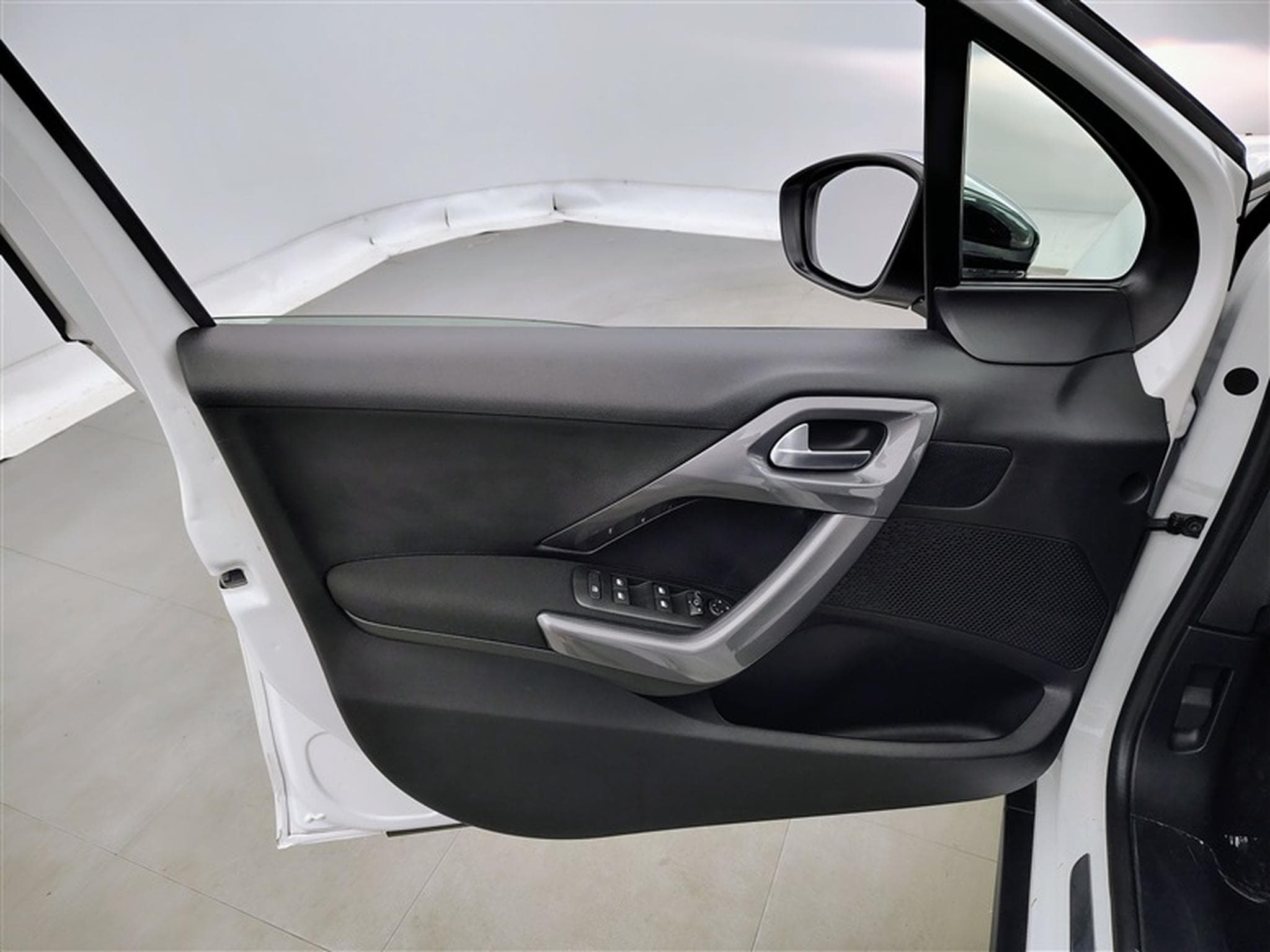 Peugeot 2008 1.2 PureTech 110Cv AUTO Style (2019) - Photo 17