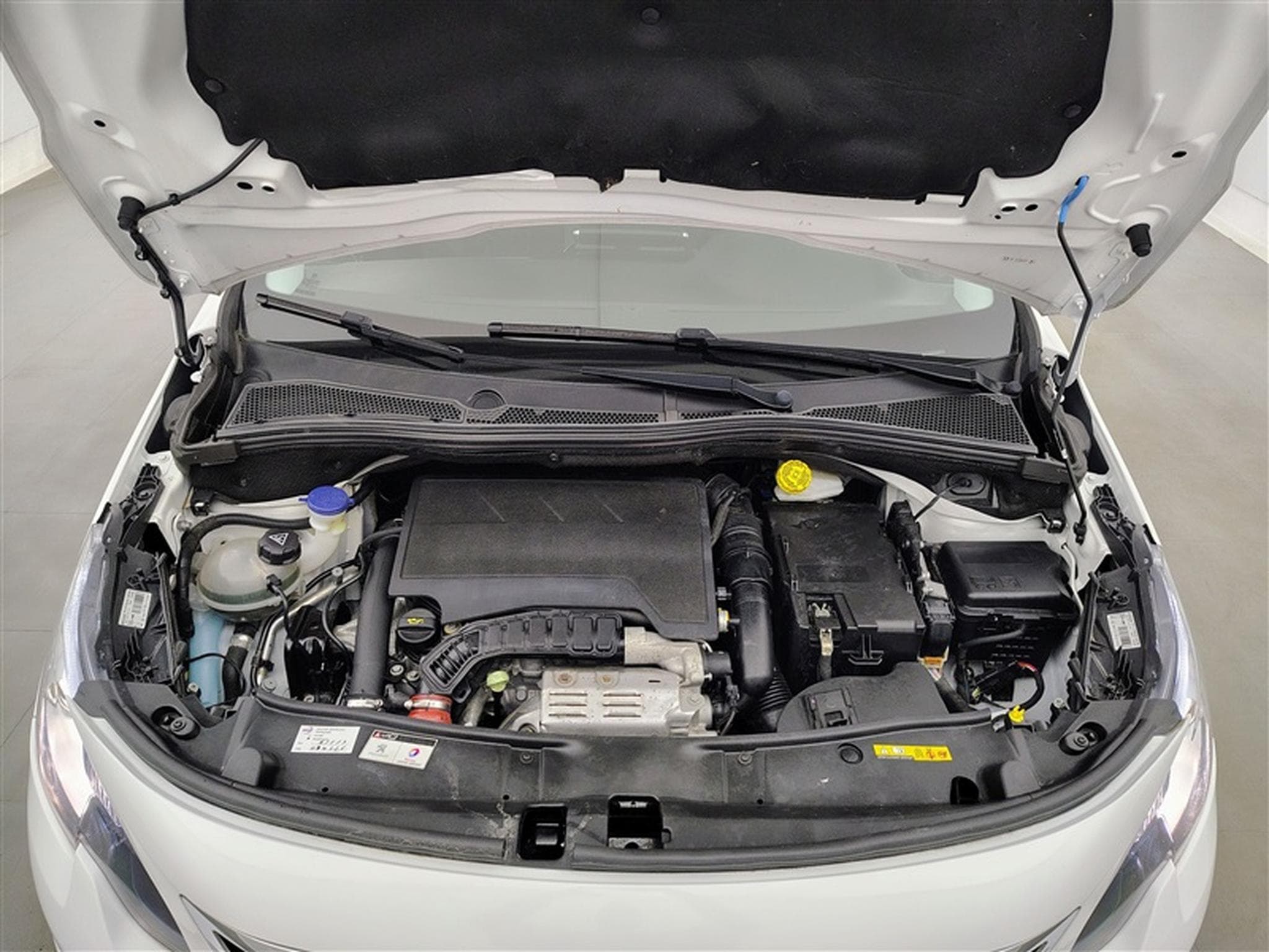 Peugeot 2008 1.2 PureTech 110Cv AUTO Style (2019) - Photo 19