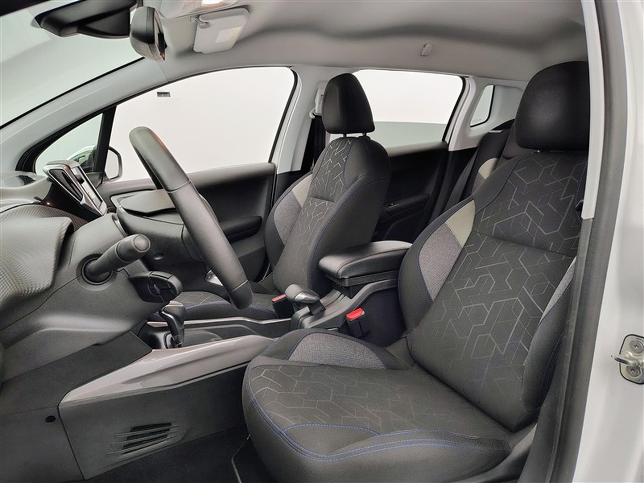 Peugeot 2008 1.2 PureTech 110Cv AUTO Style (2019) - Photo 7