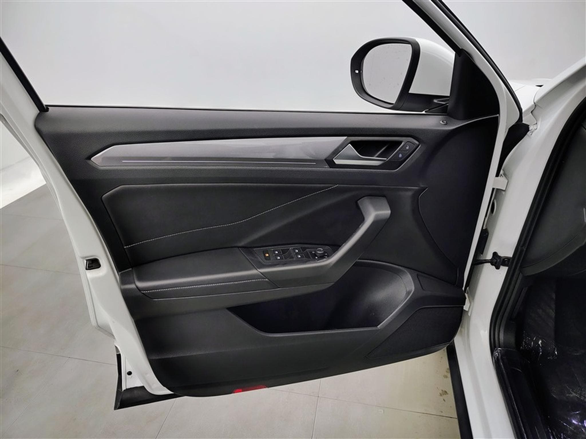 VW T-Roc 1.0 TSI 110Cv Style CARPLAY / ALU / PDC (2022) - Photo 17