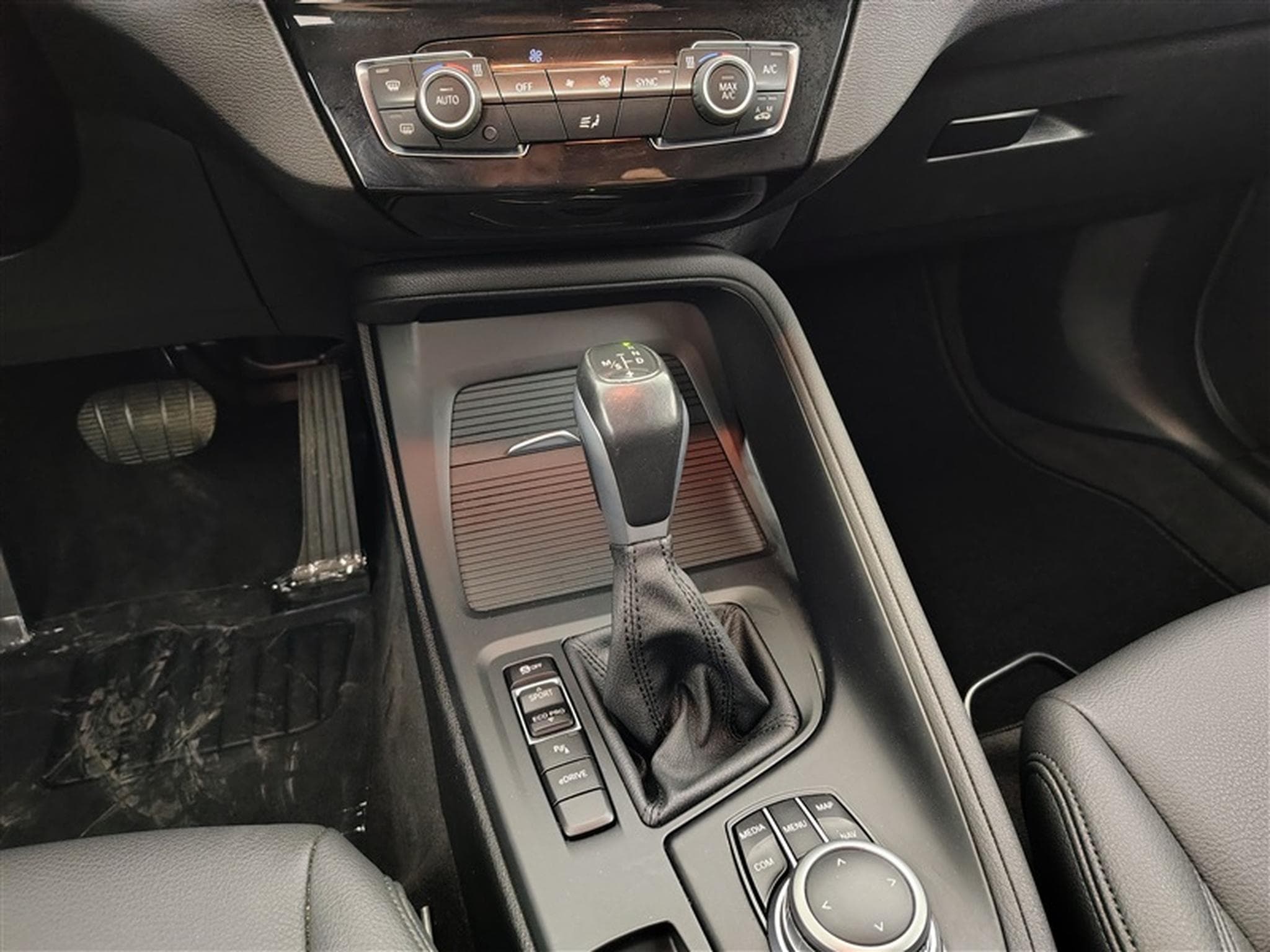BMW X1 PHEV 1.5iA xDrive25e Cuir / Navi / Led (2021) - Photo 12