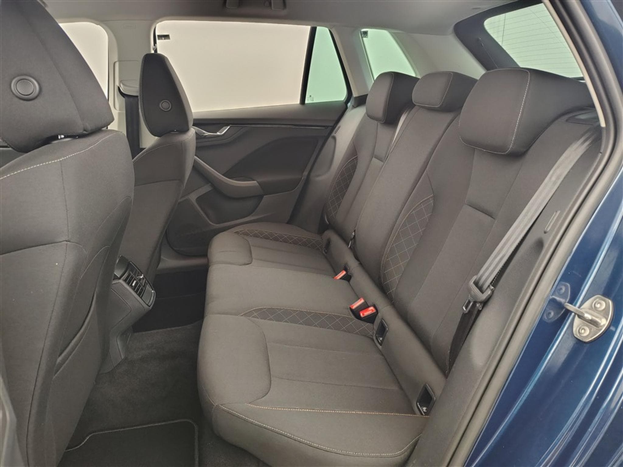 Skoda Kamiq 1.5 TSI 150cv DSG Ambition APP / FULL LED / CAMERA / KEYLESS (2021) - Photo 13