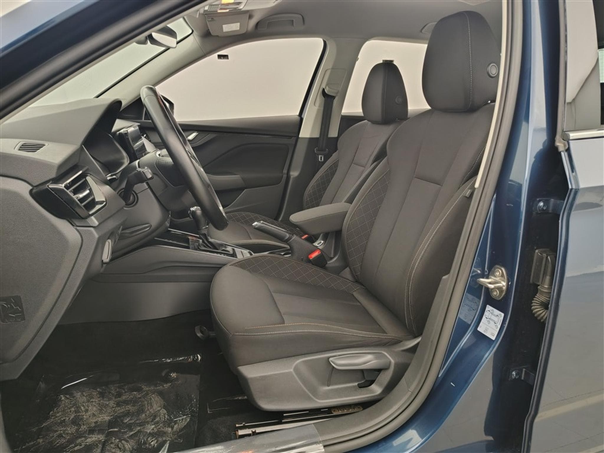 Skoda Kamiq 1.5 TSI 150cv DSG Ambition APP / FULL LED / CAMERA / KEYLESS (2021) - Photo 7