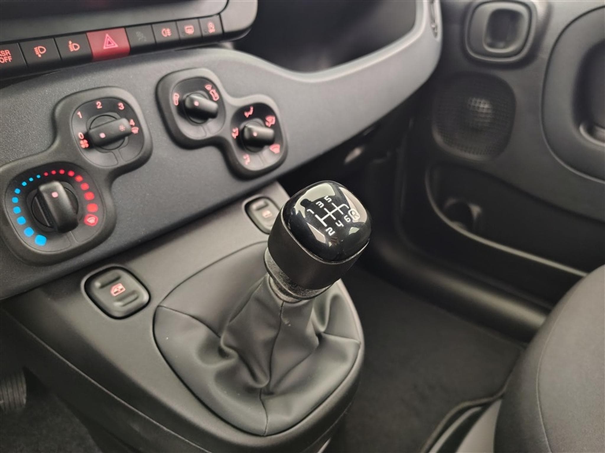 Fiat Panda 1.0i MHEV Icon 5p. CLIM / BLUETOOTH / PDC AR (2026) - Photo 12