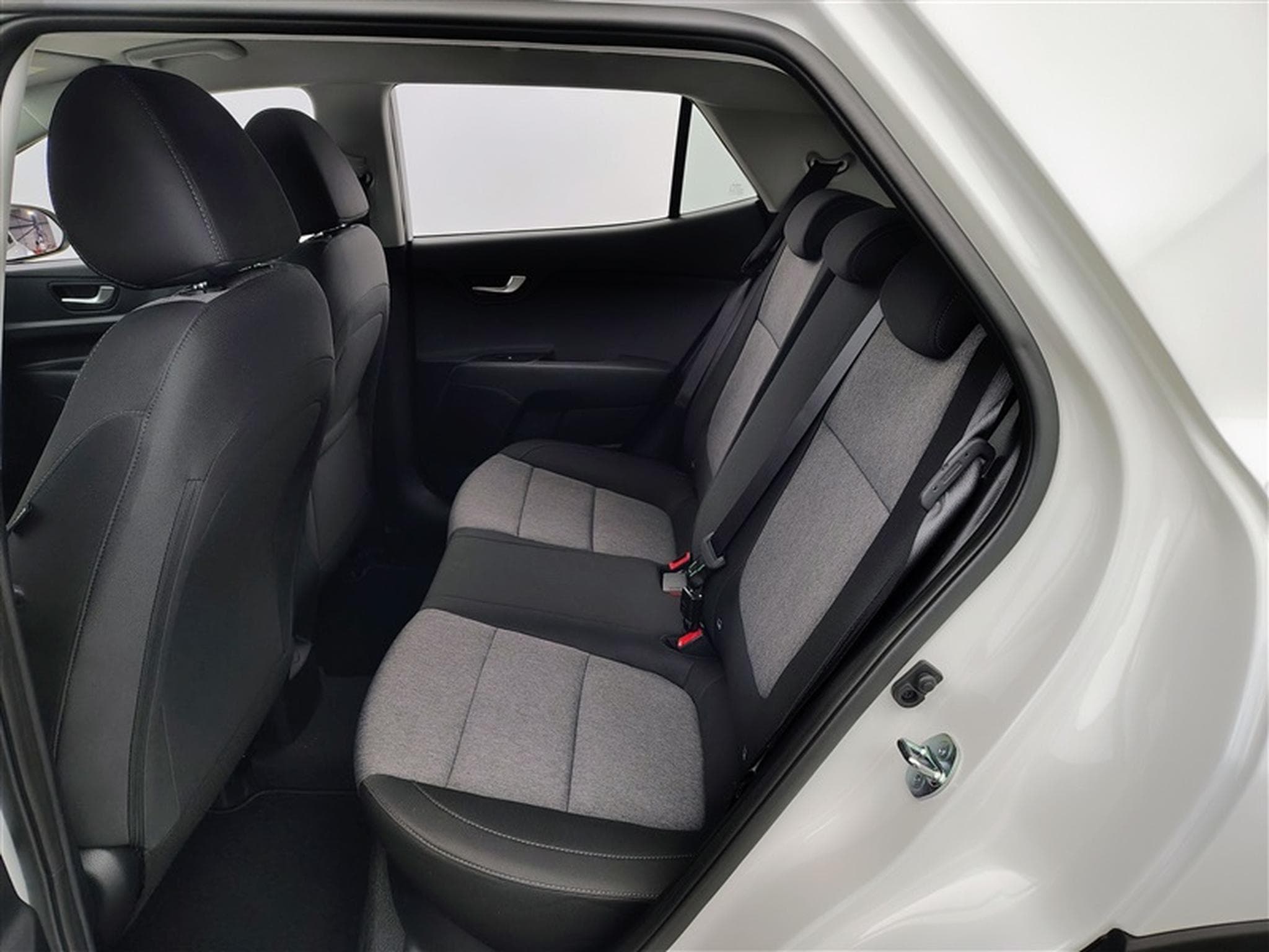 Kia Stonic 1.0 T-GDi 100cv Gold NAVI / CAMERA / CARPLAY (2026) - Photo 13