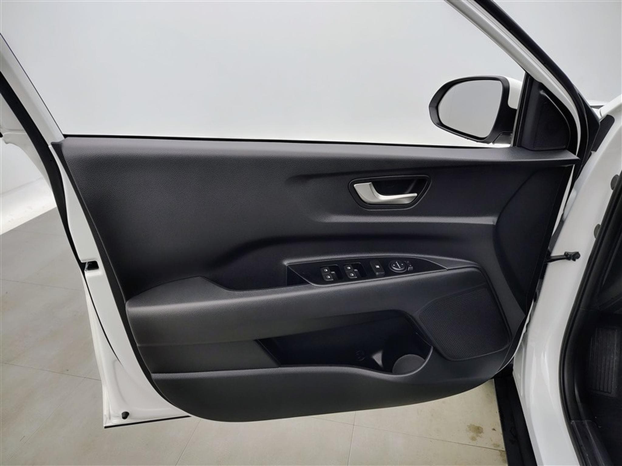 Kia Stonic 1.0 T-GDi 100cv Gold NAVI / CAMERA / CARPLAY (2026) - Photo 17