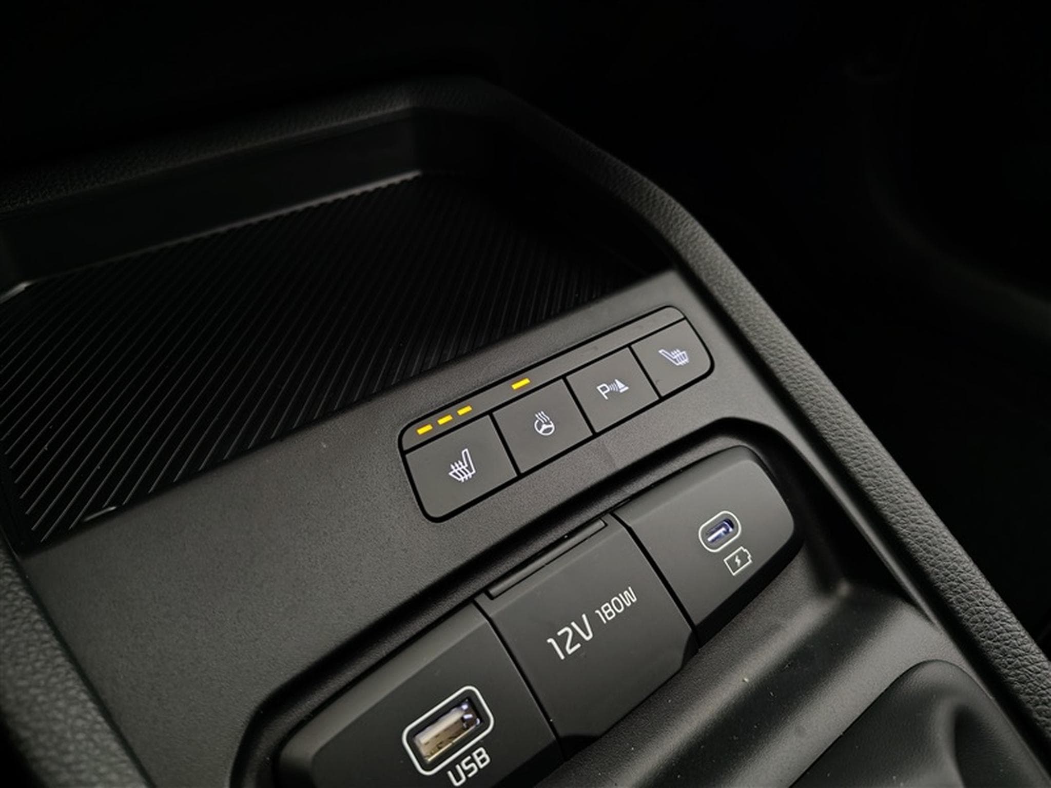 Kia Stonic 1.0 T-GDi 100cv Gold NAVI / CAMERA / CARPLAY (2026) - Photo 19