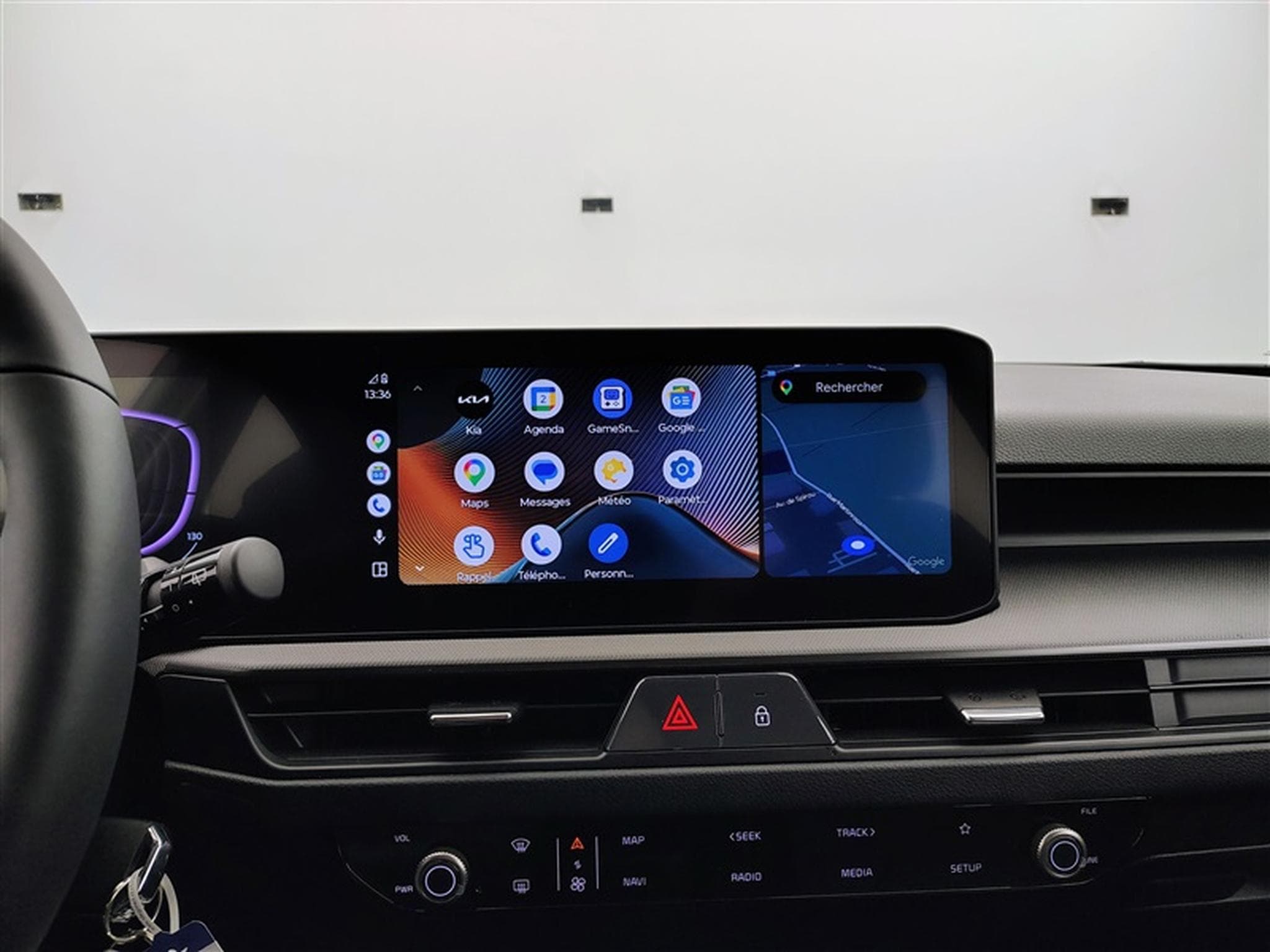 Kia Stonic 1.0 T-GDi 100cv Gold NAVI / CAMERA / CARPLAY (2026) - Photo 21