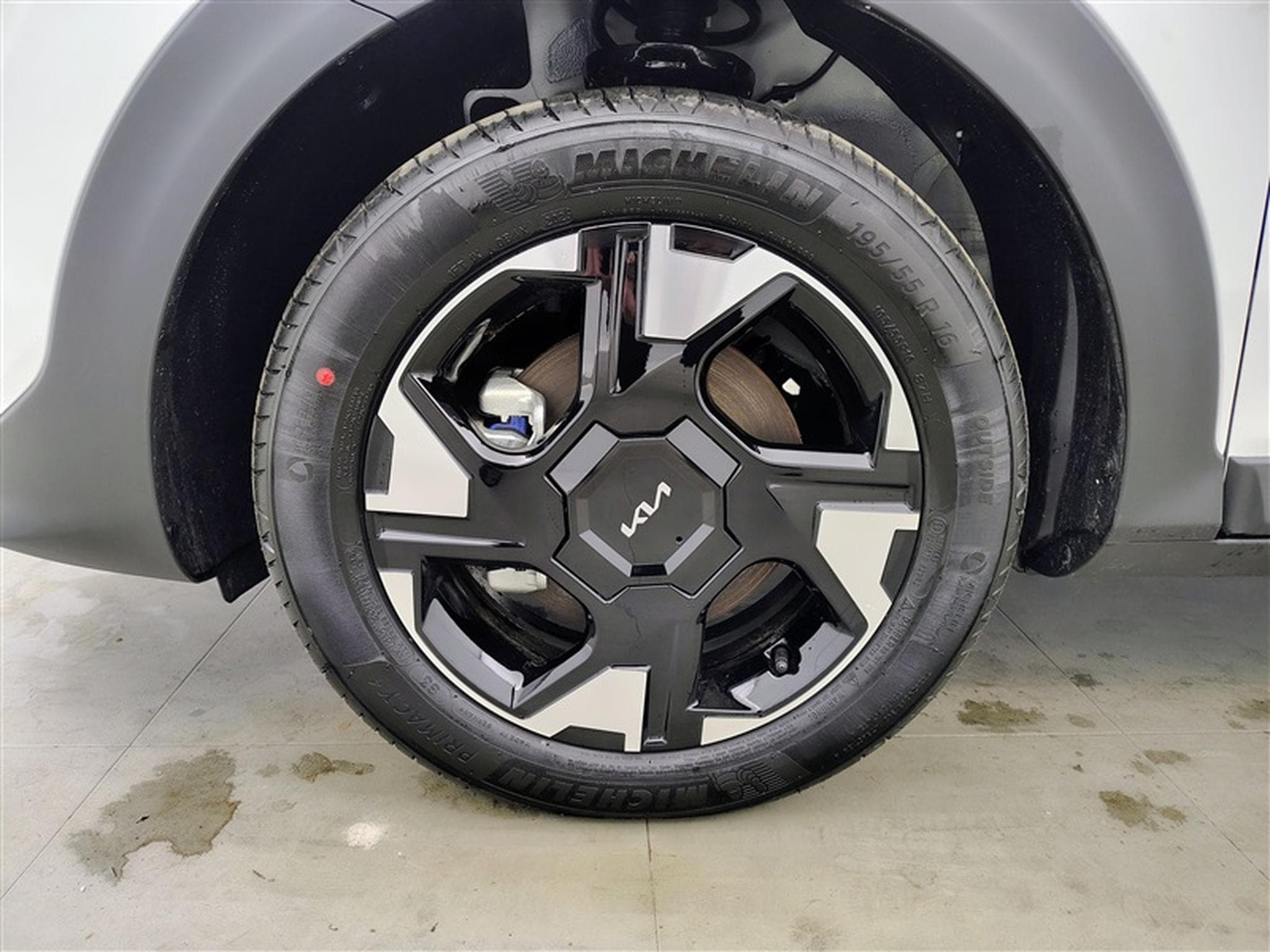 Kia Stonic 1.0 T-GDi 100cv Gold NAVI / CAMERA / CARPLAY (2026) - Photo 6