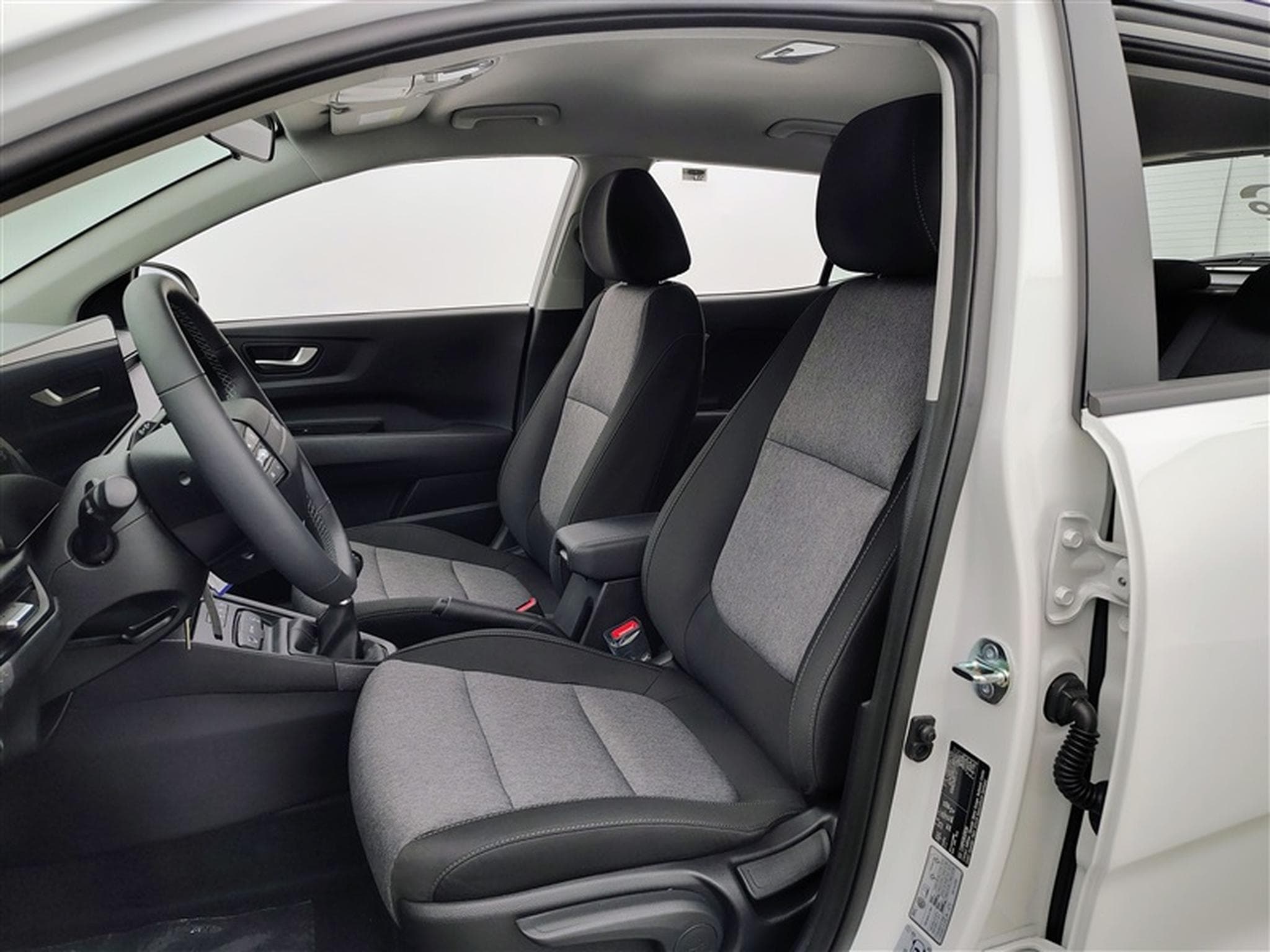 Kia Stonic 1.0 T-GDi 100cv Gold NAVI / CAMERA / CARPLAY (2026) - Photo 7