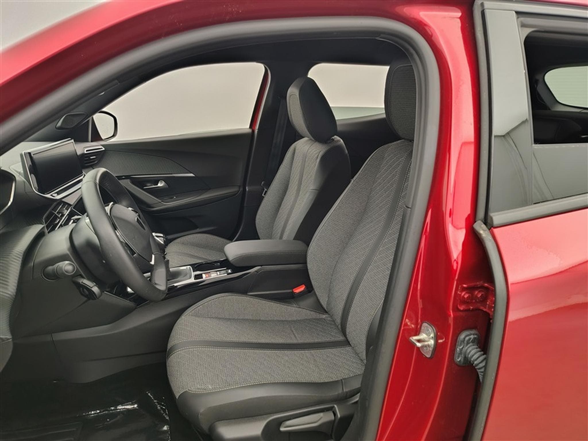 Peugeot 2008 1.2 PureTech 100cv Allure CARPLAY / FULL LED / PDC AV+AR (2024) - Photo 7