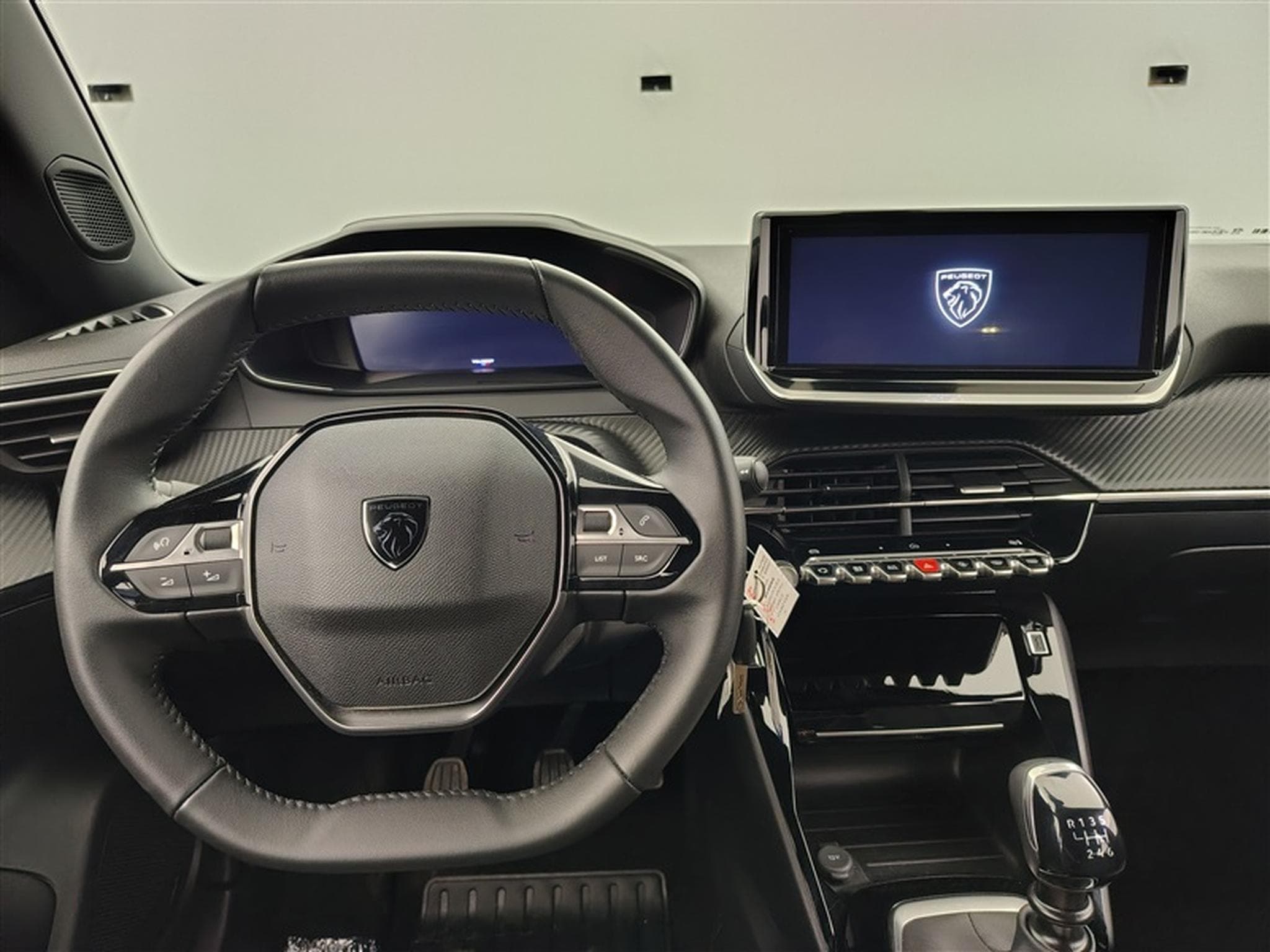 Peugeot 2008 1.2 PureTech 100cv Allure CARPLAY / FULL LED / PDC AV+AR (2024) - Photo 9