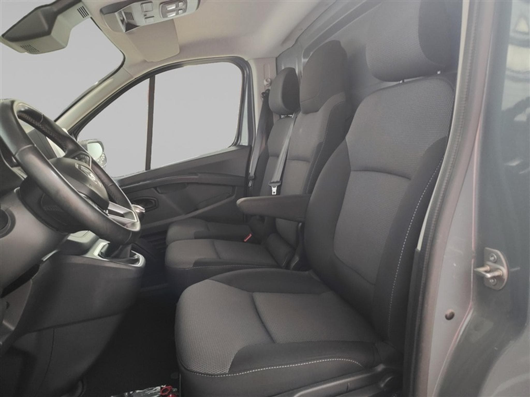 Renault Trafic 2.0 Blue dCi L1 Zen S/S (2024) - Foto 7