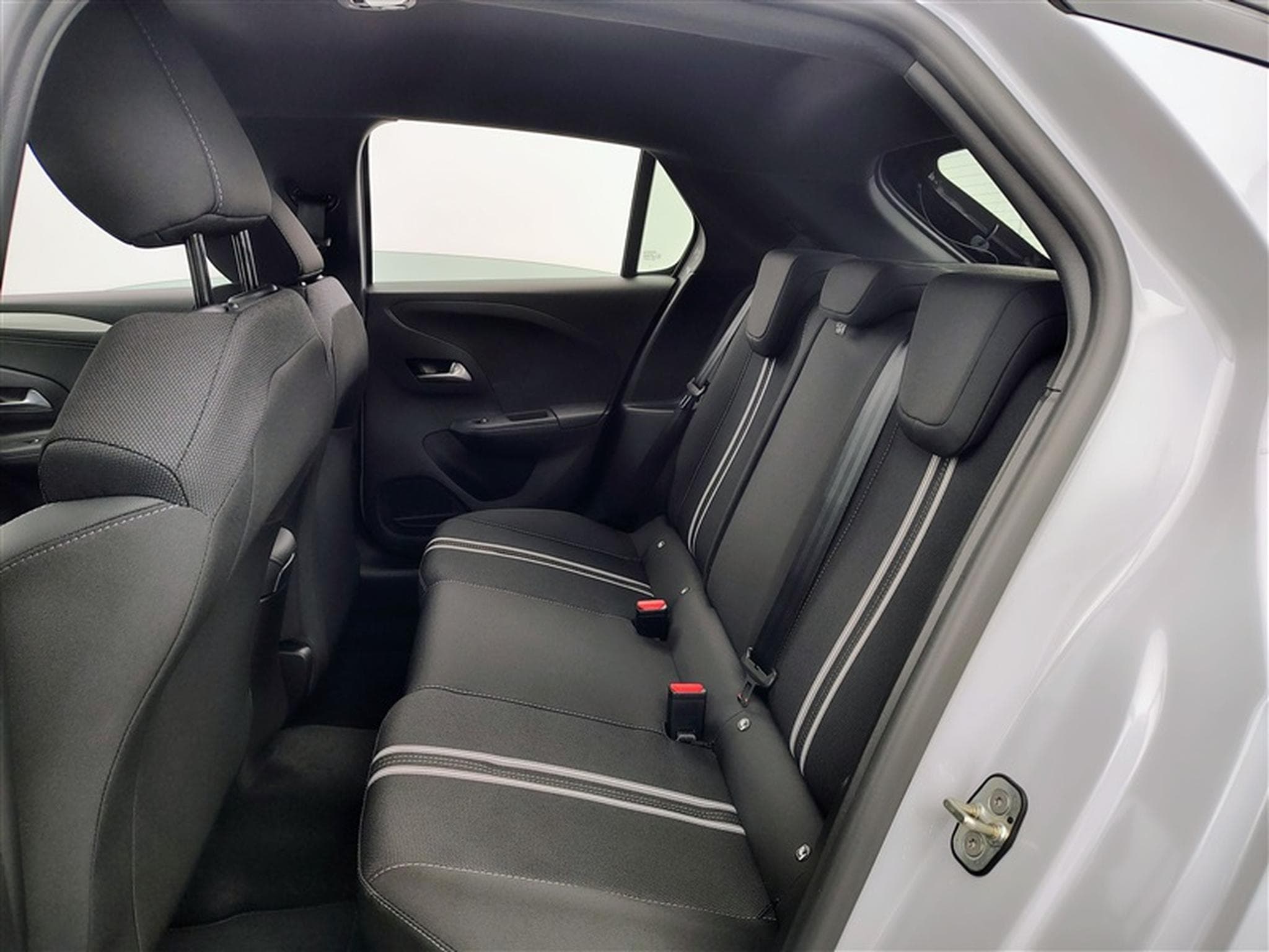 Opel Corsa 1.2 Hybrid 100cv AT GS Line CARPLAY / FULL LED / CAMERA (2026) - Photo 13
