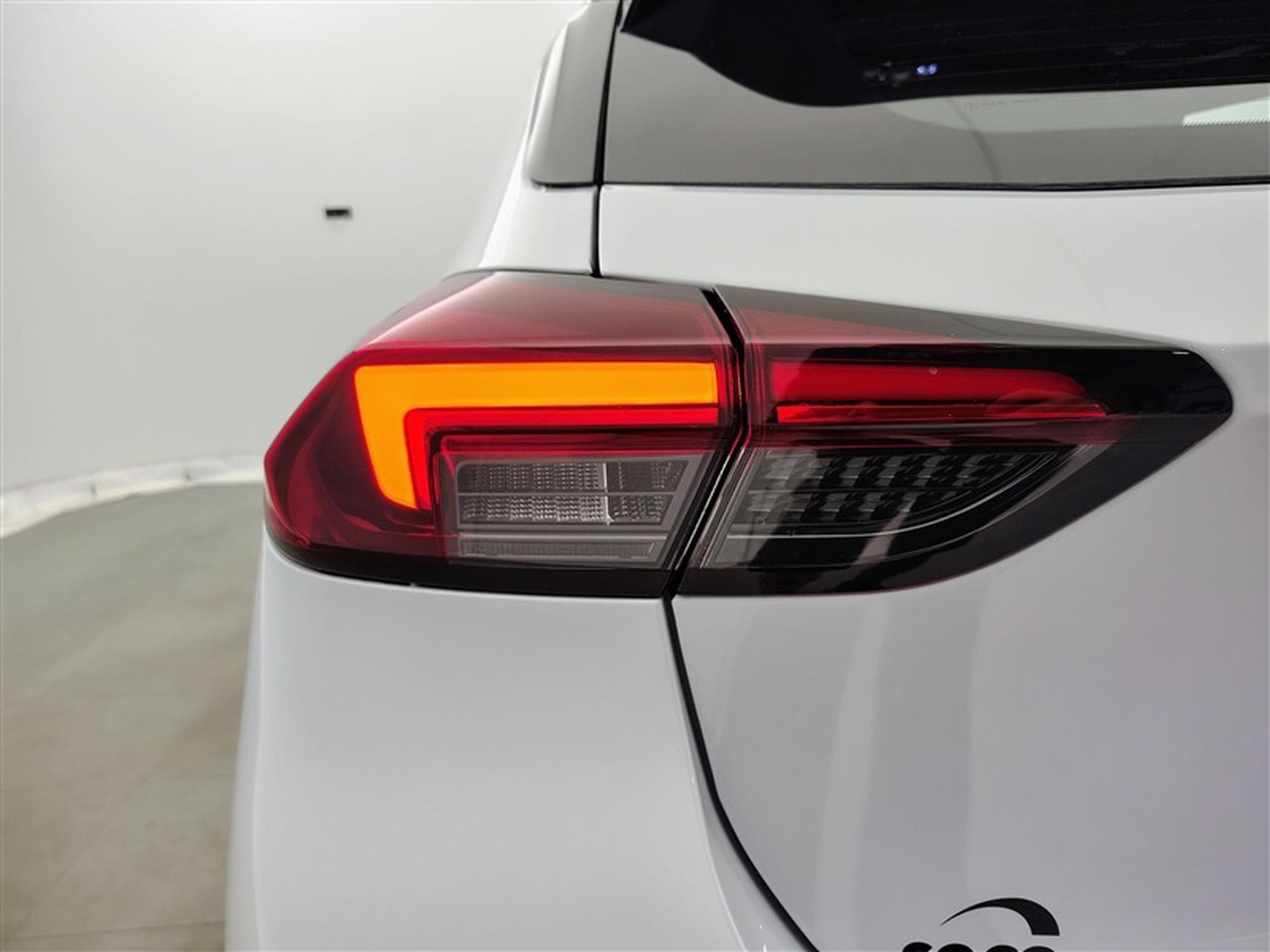 Opel Corsa 1.2 Hybrid 100cv AT GS Line CARPLAY / FULL LED / CAMERA (2026) - Photo 16