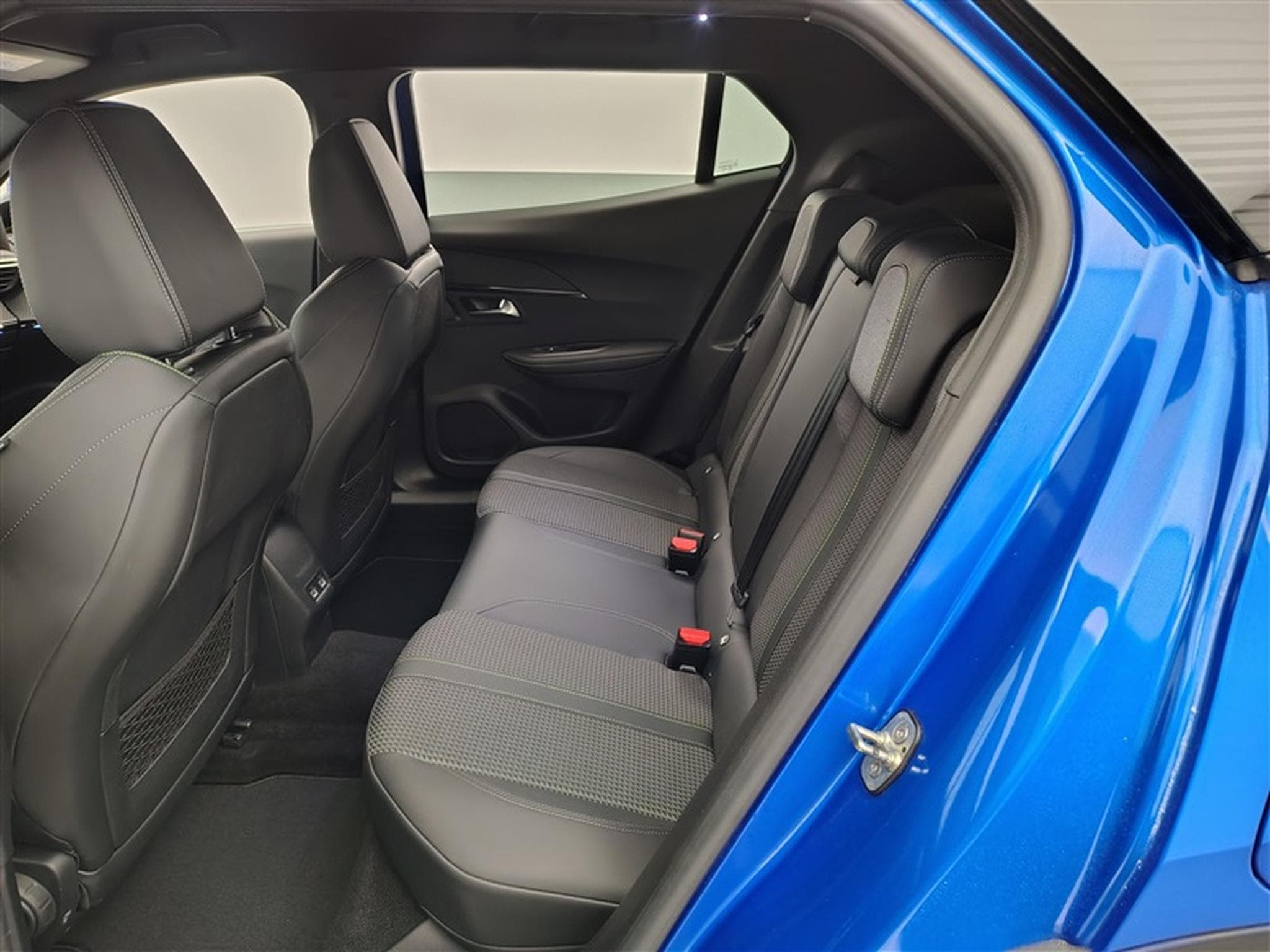 Peugeot 2008 1.2 PureTech GT Pack S&S (EU6.3) (2021) - Foto 13
