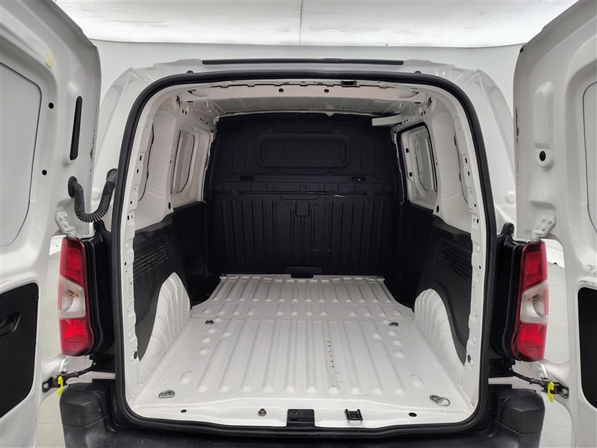 Opel Combo 1.5 TD BlueInj. Comfort NAVI / CLIM / BLUETOOTH (2021) - Foto 13