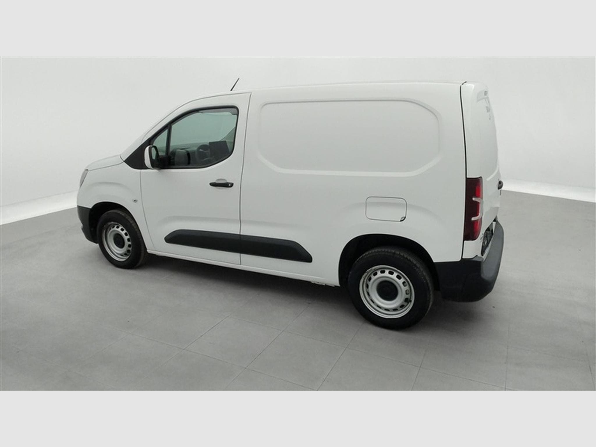 Opel Combo 1.5 TD BlueInj. Comfort NAVI / CLIM / BLUETOOTH (2021) - Foto 25