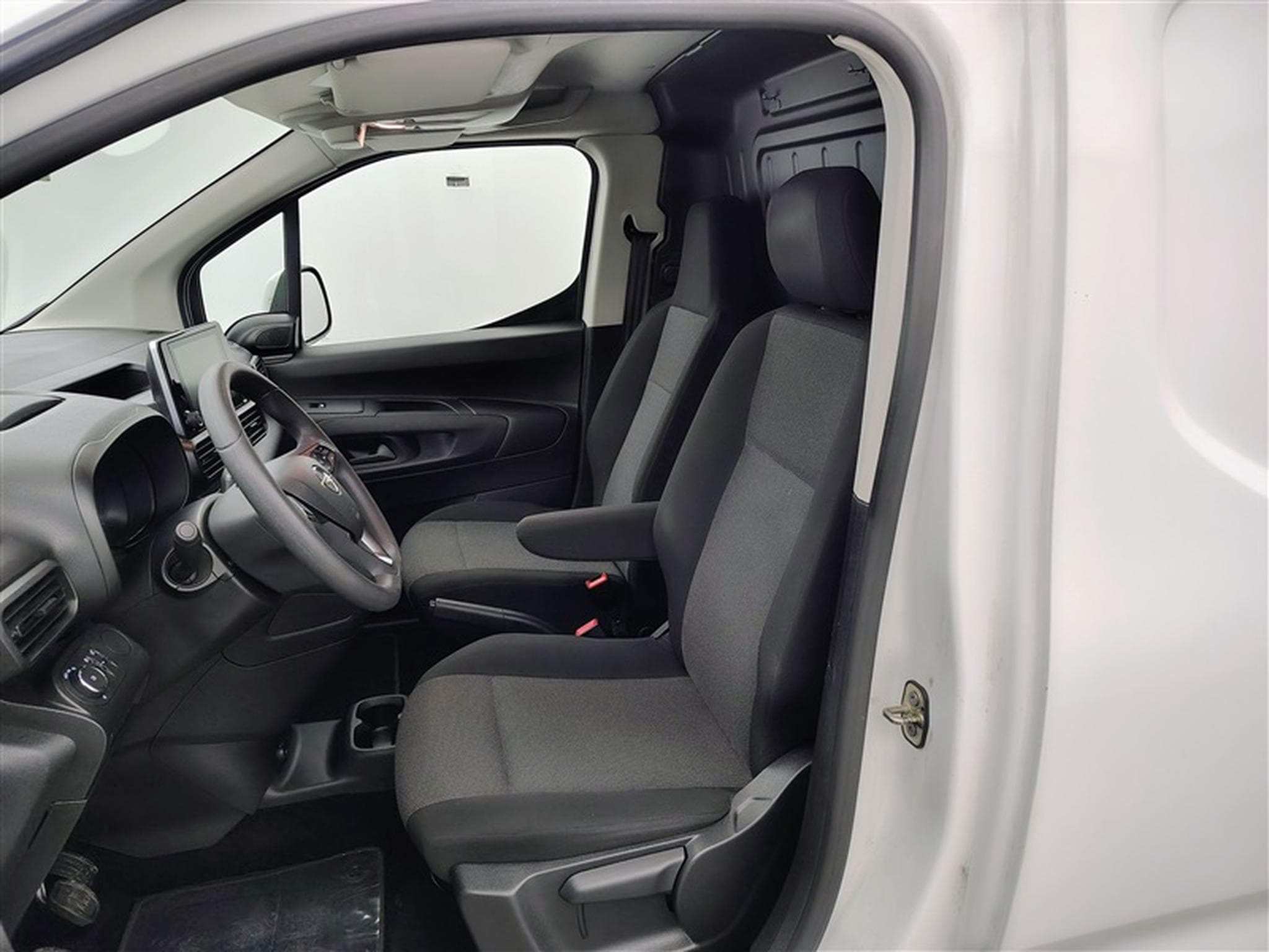 Opel Combo 1.5 TD BlueInj. Comfort NAVI / CLIM / BLUETOOTH (2021) - Foto 7