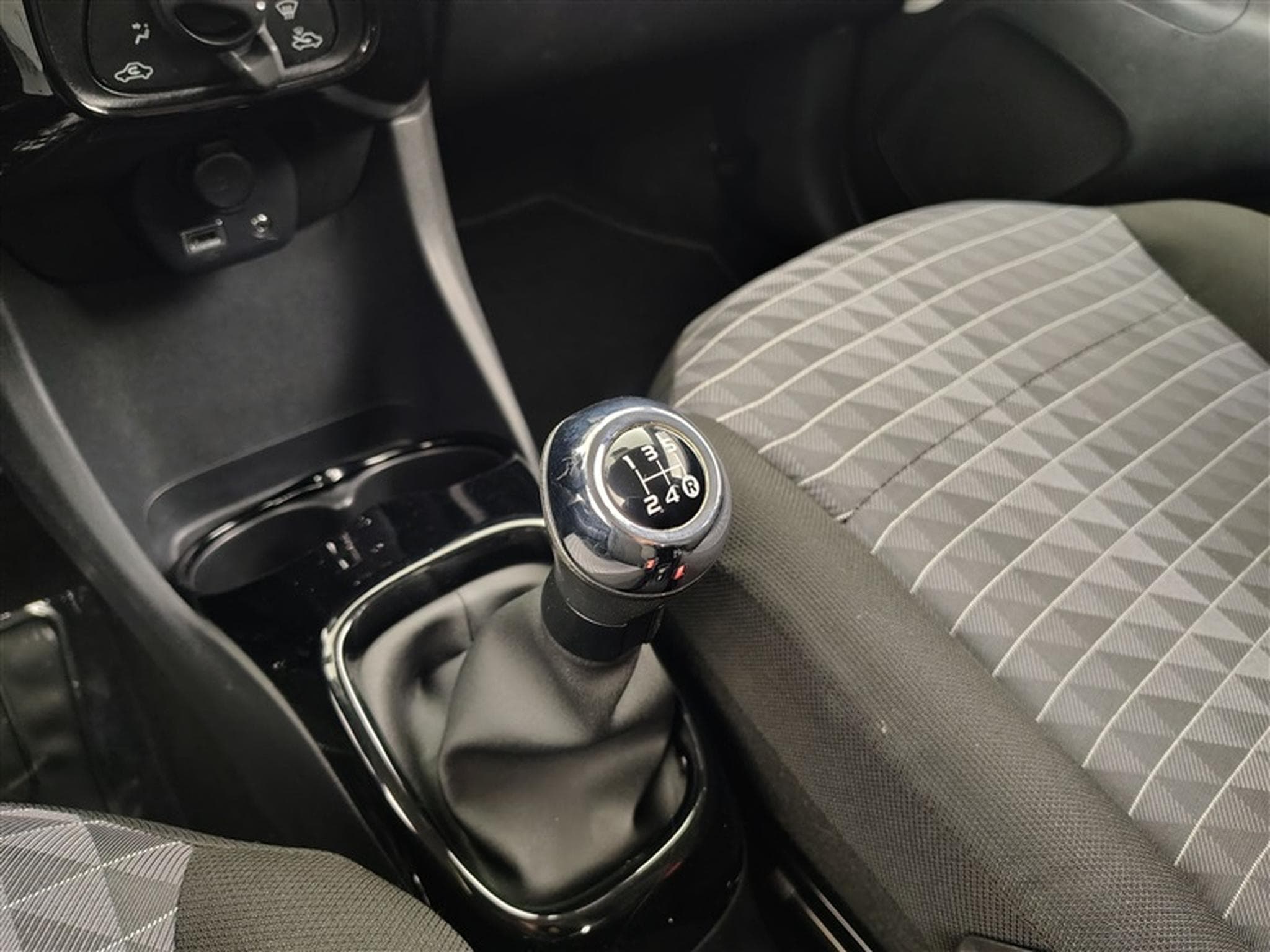 Peugeot 108 1.0 VTi Style S&S (EU6.2) (2021) - Photo 12