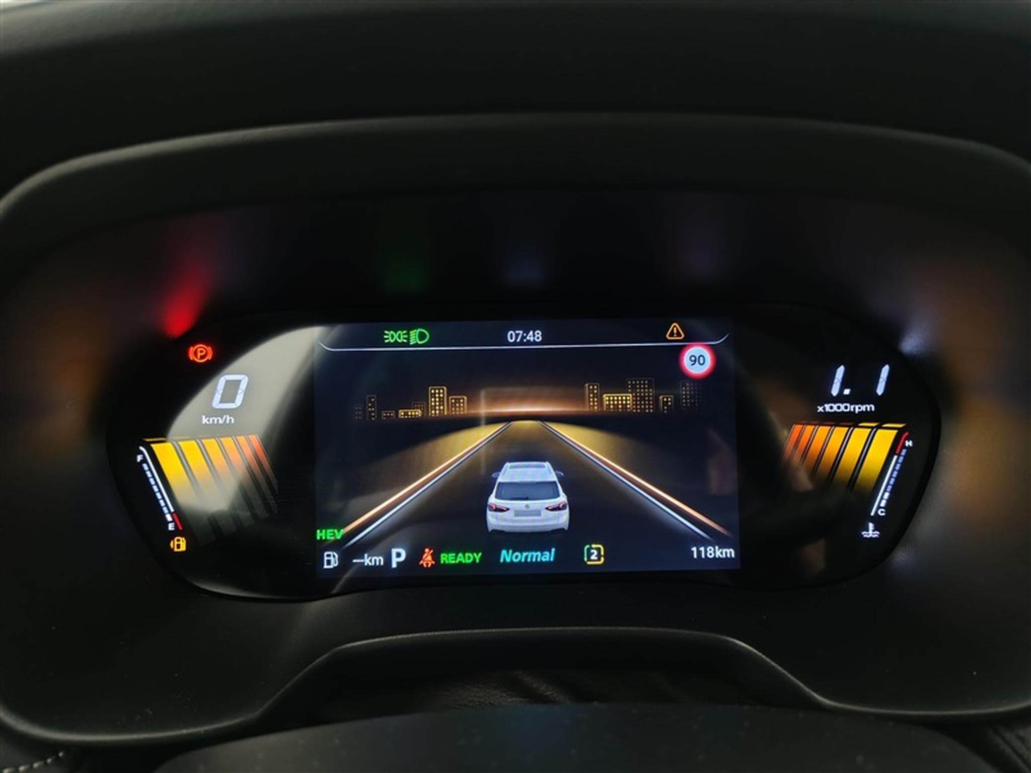 MG ZS 1.5 Hybrid+ Luxury NAVI / CAMERA / CARPLAY / ALU (2026) - Foto 10