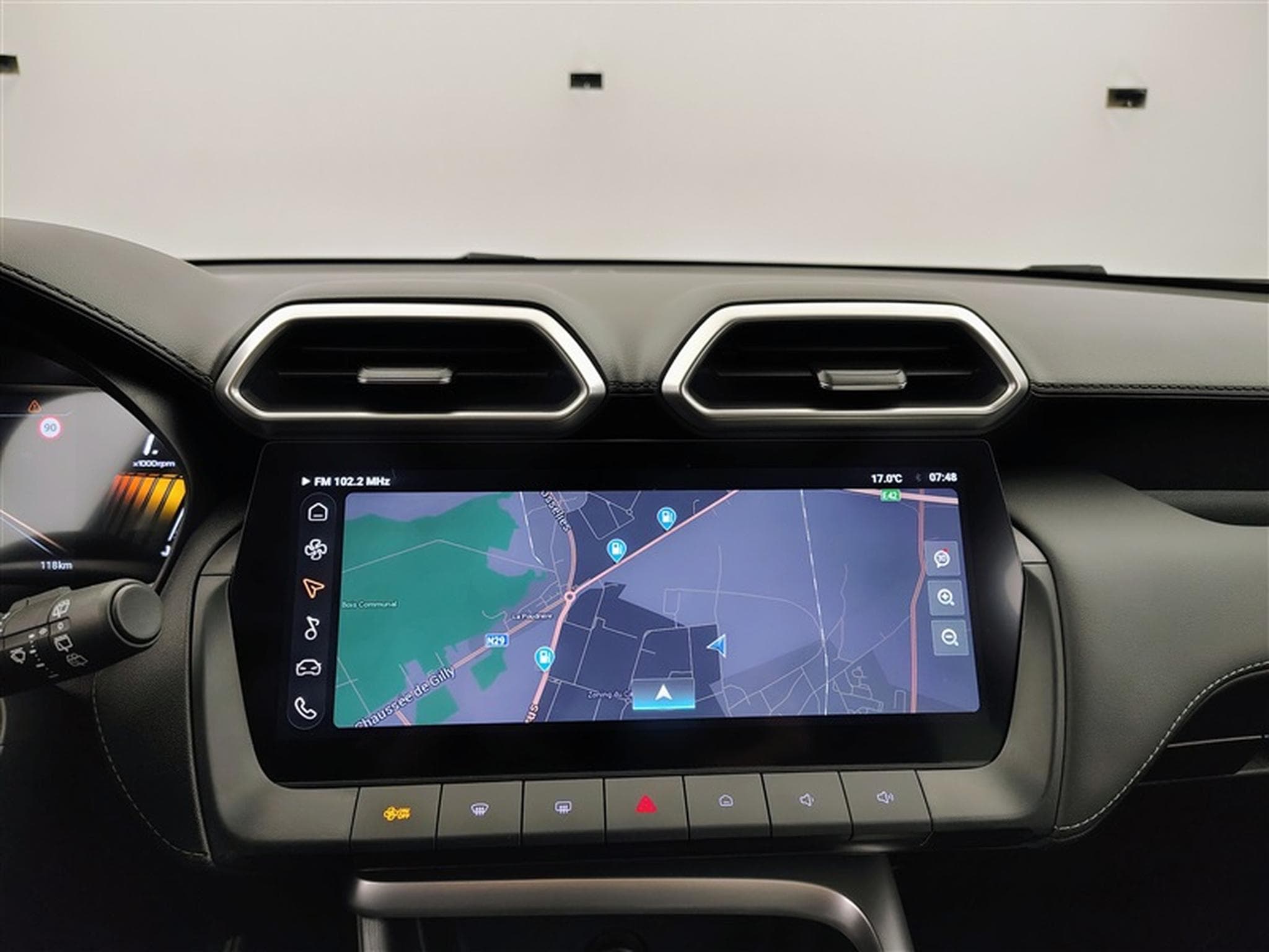 MG ZS 1.5 Hybrid+ Luxury NAVI / CAMERA / CARPLAY / ALU (2026) - Foto 11