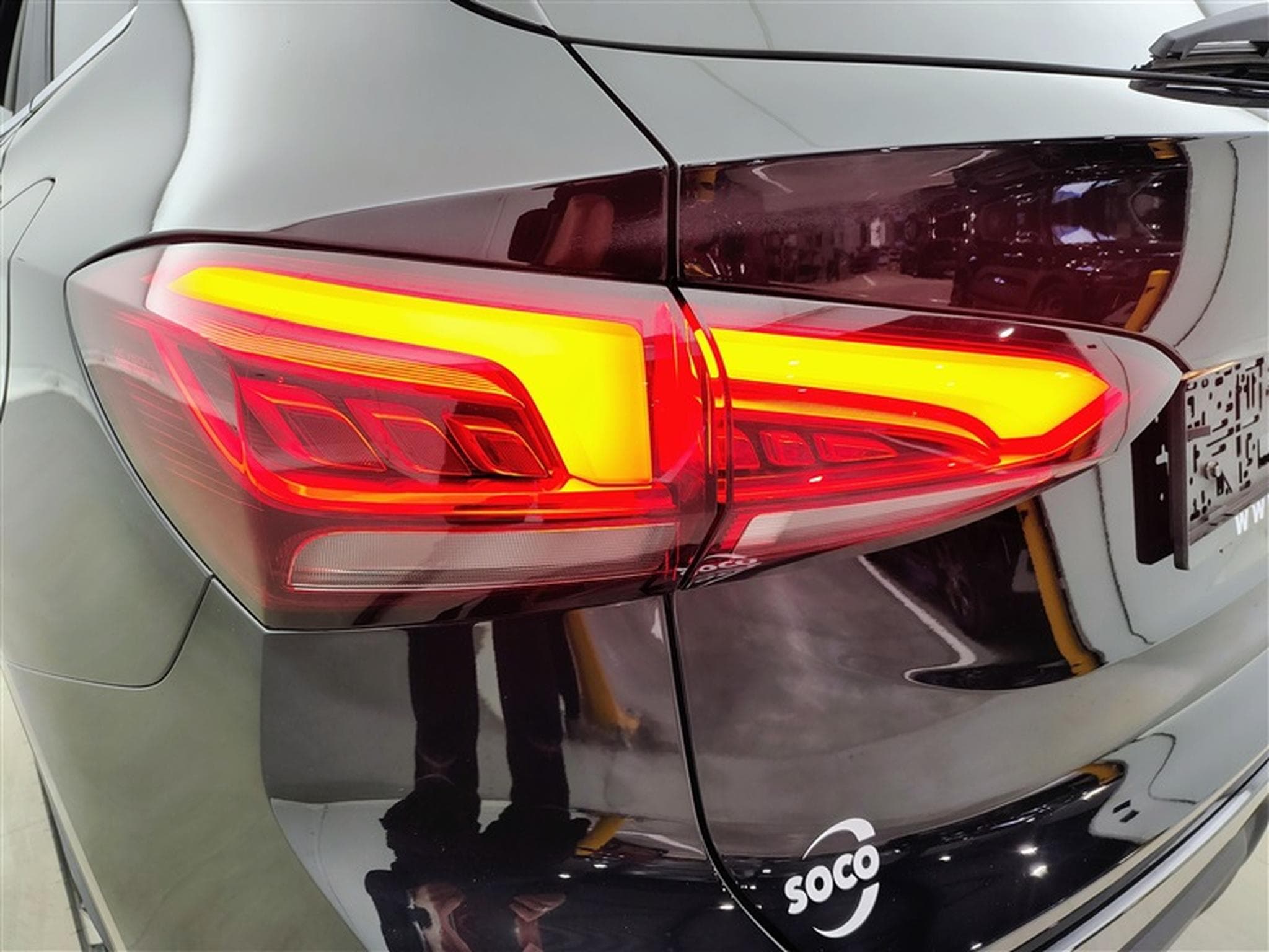 MG ZS 1.5 Hybrid+ Luxury NAVI / CAMERA / CARPLAY / ALU (2026) - Foto 16