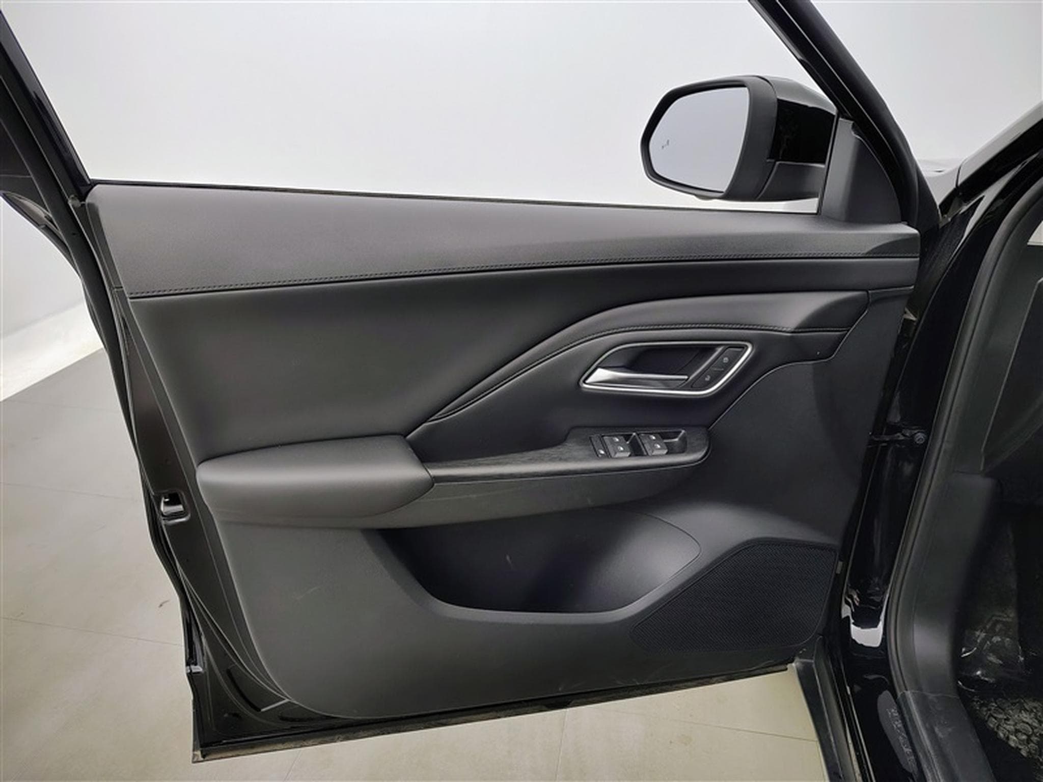 MG ZS 1.5 Hybrid+ Luxury NAVI / CAMERA / CARPLAY / ALU (2026) - Foto 17