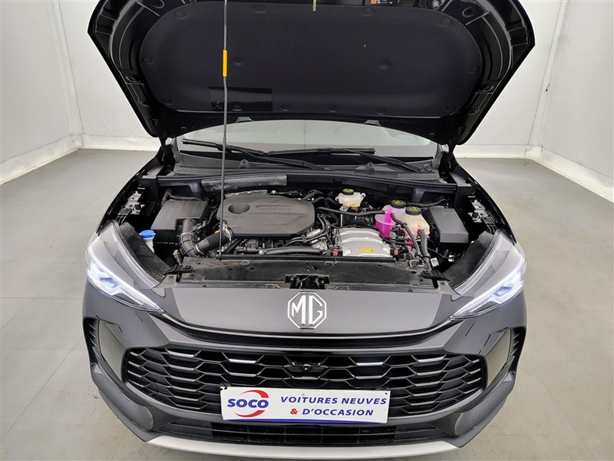 MG ZS 1.5 Hybrid+ Luxury NAVI / CAMERA / CARPLAY / ALU (2026) - Foto 20