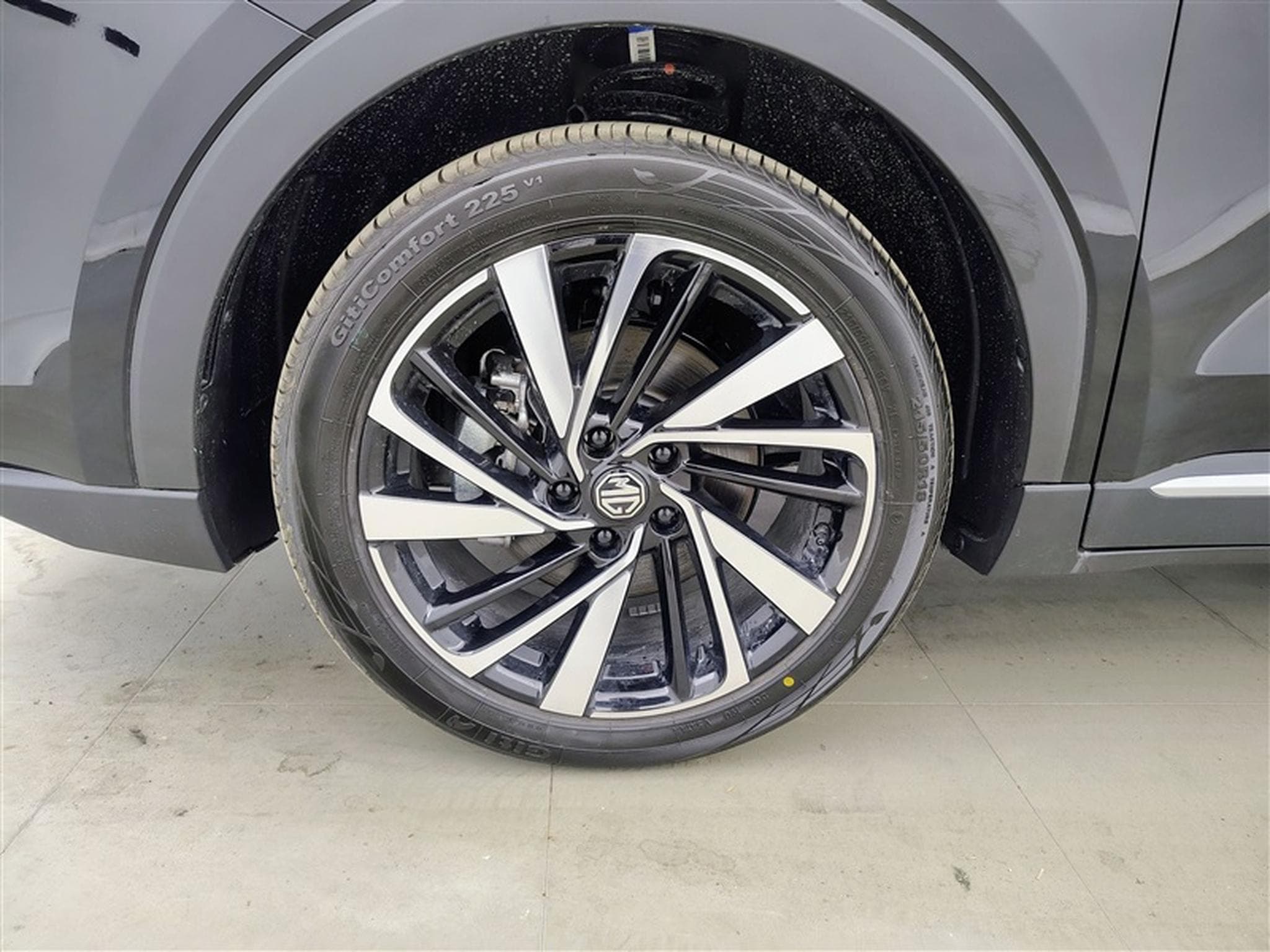 MG ZS 1.5 Hybrid+ Luxury NAVI / CAMERA / CARPLAY / ALU (2026) - Foto 6