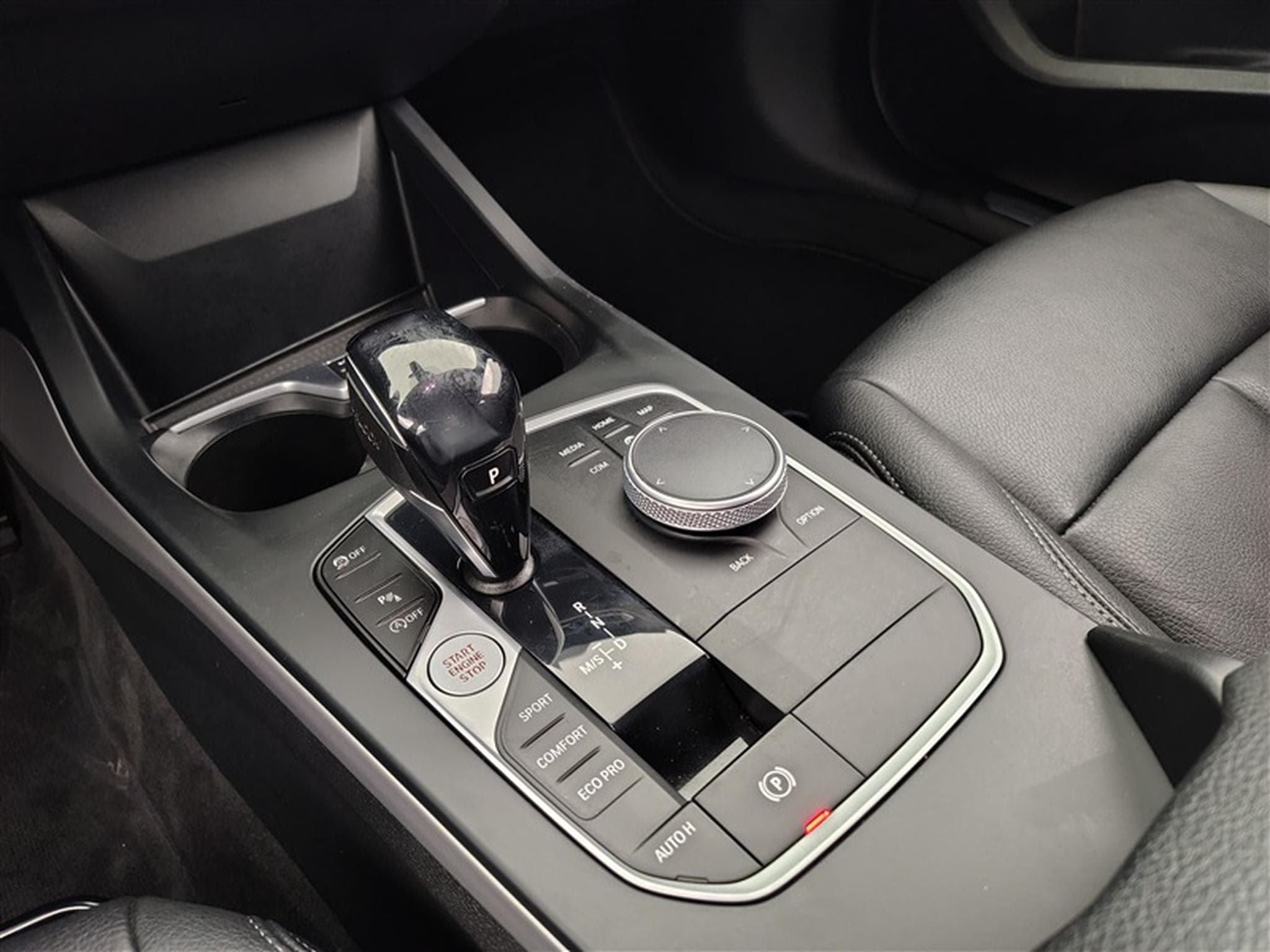 BMW 116 dA Cuir / Navi Cockpit / Led / PDC av+ar (2021) - Foto 12