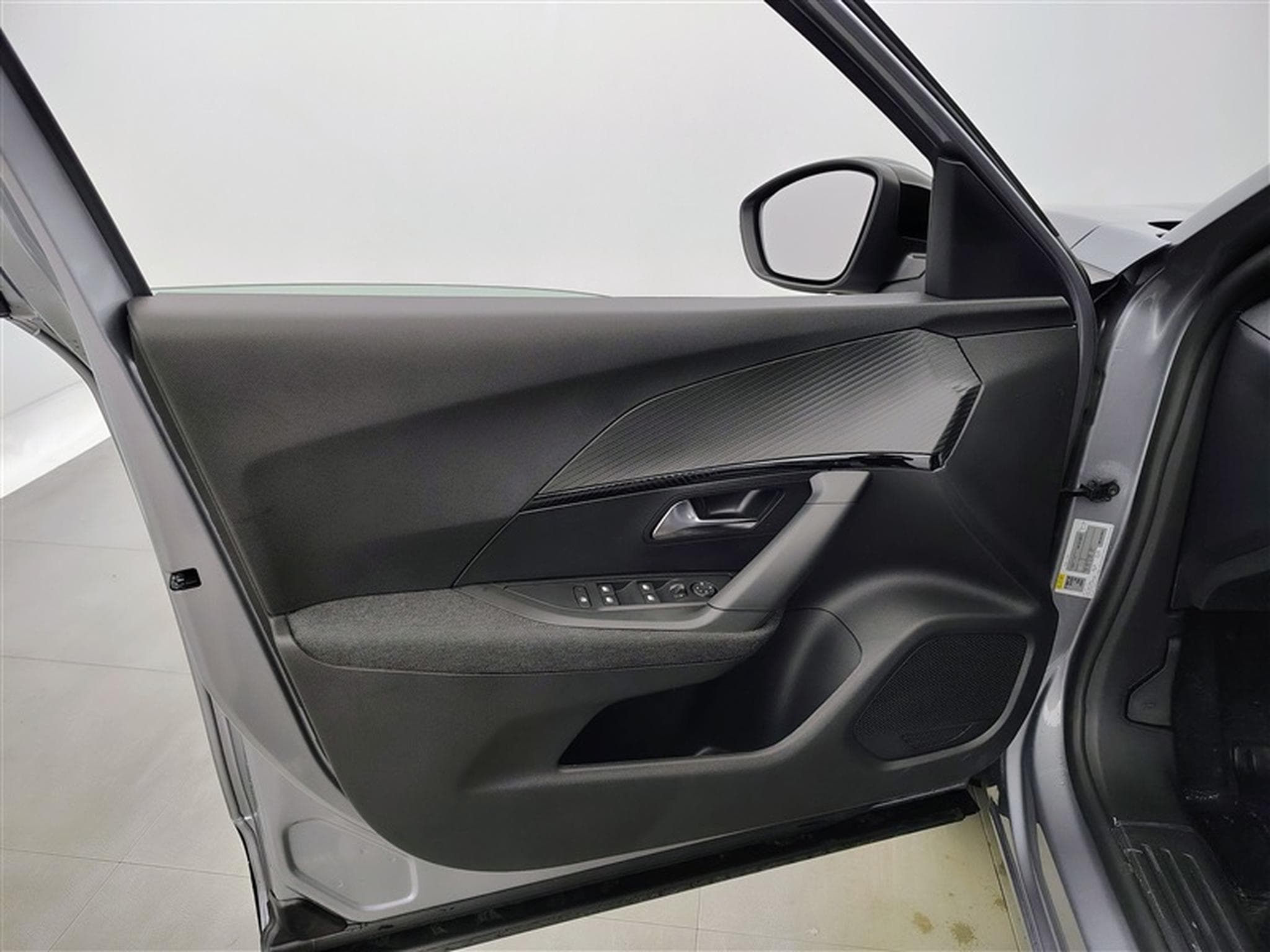 Peugeot 2008 1.2 PureTech 100Cv Style CARPLAY / FULL LED / PDC (2025) - Foto 17