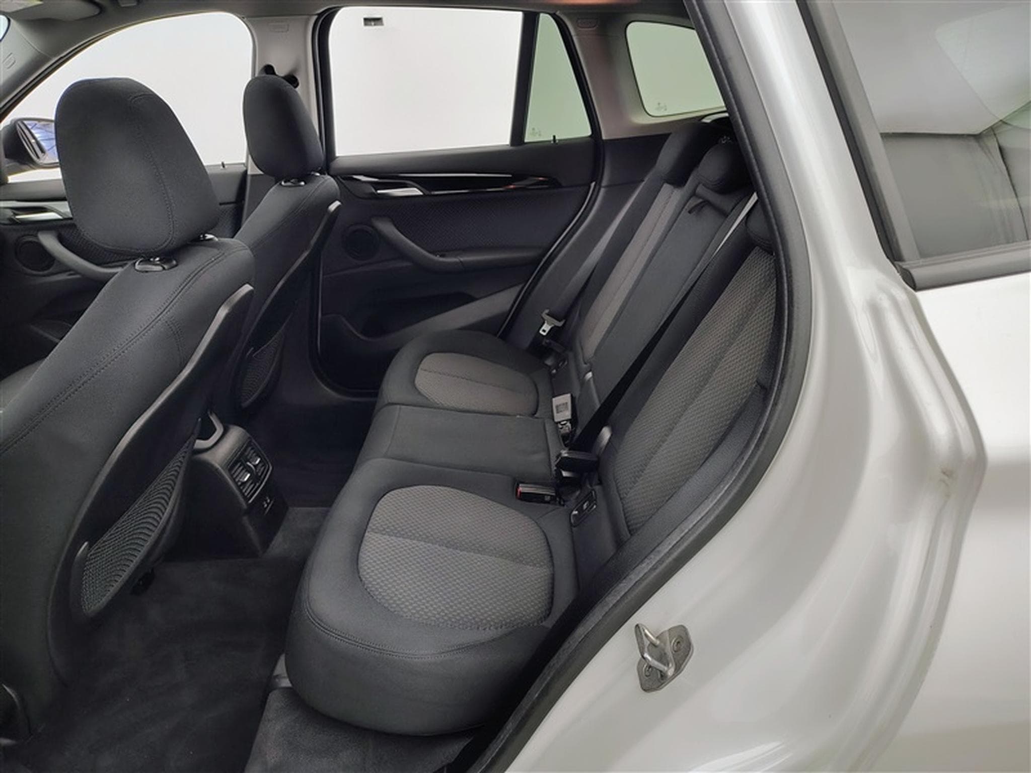 BMW X1 1.5 d sDrive16 Navi / PDC av+ar / Toit Pano (2021) - Foto 13