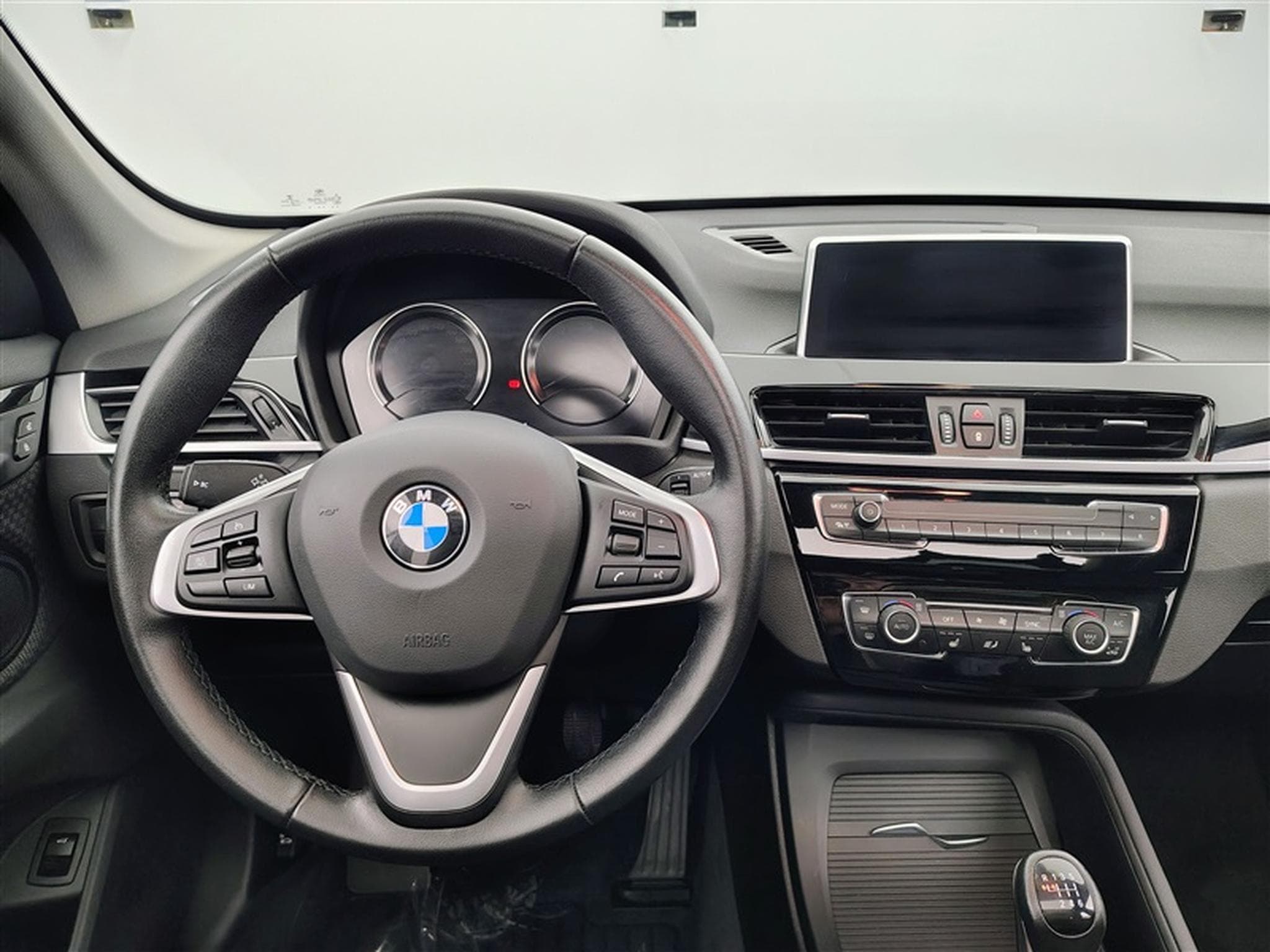 BMW X1 1.5 d sDrive16 Navi / PDC av+ar / Toit Pano (2021) - Foto 9