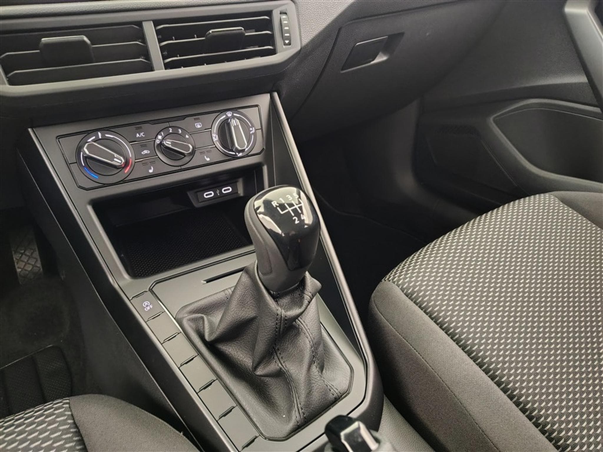 VW Polo 1.0 MPI 80cv Life CARPLAY / FULL LED / PDC AR (2026) - Foto 12