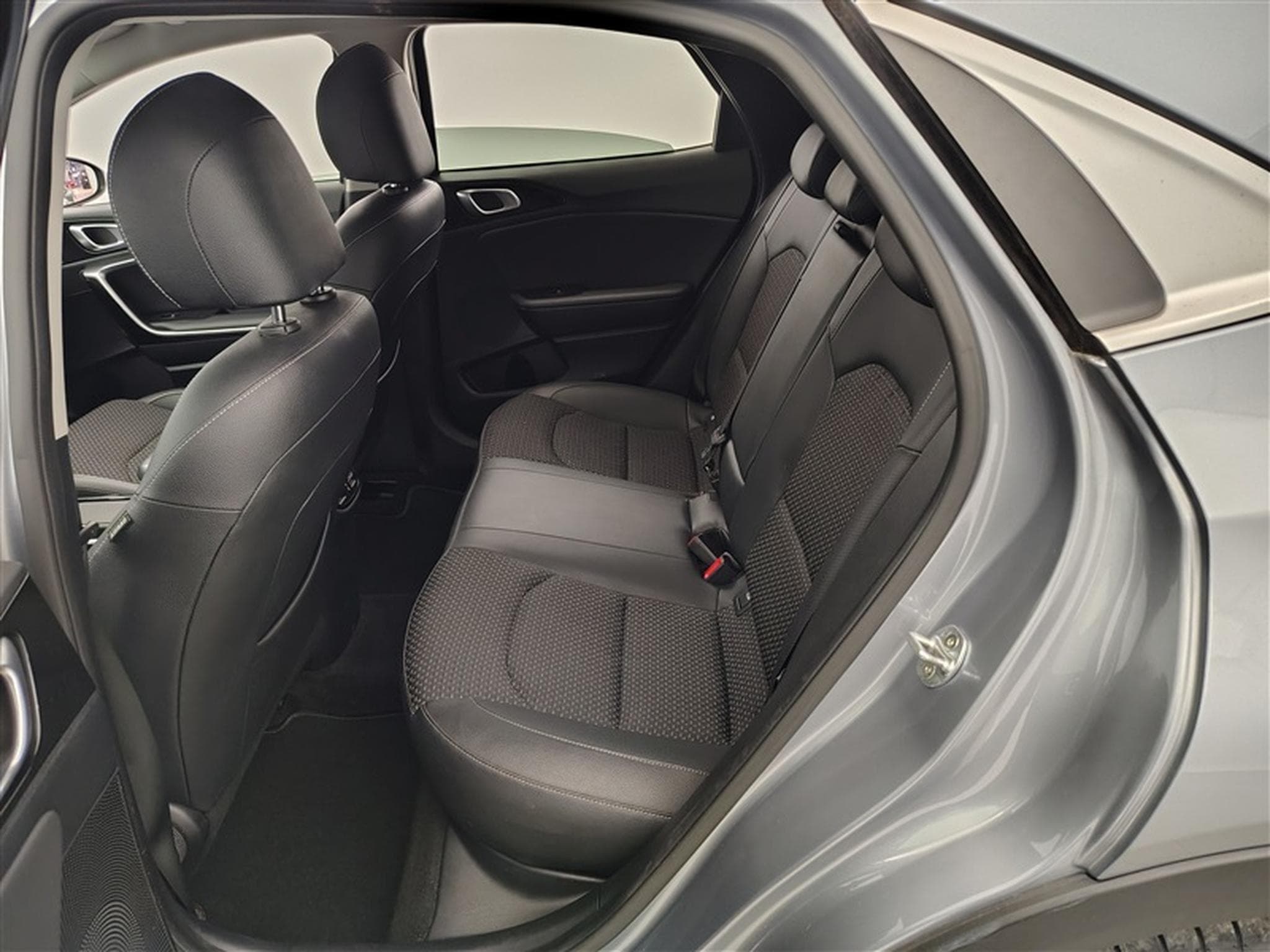 Kia XCeed 1.6 CRDi MHEV Business Line NAVI/ FULL LED / CAMERA / JA 18" (2021) - Photo 13
