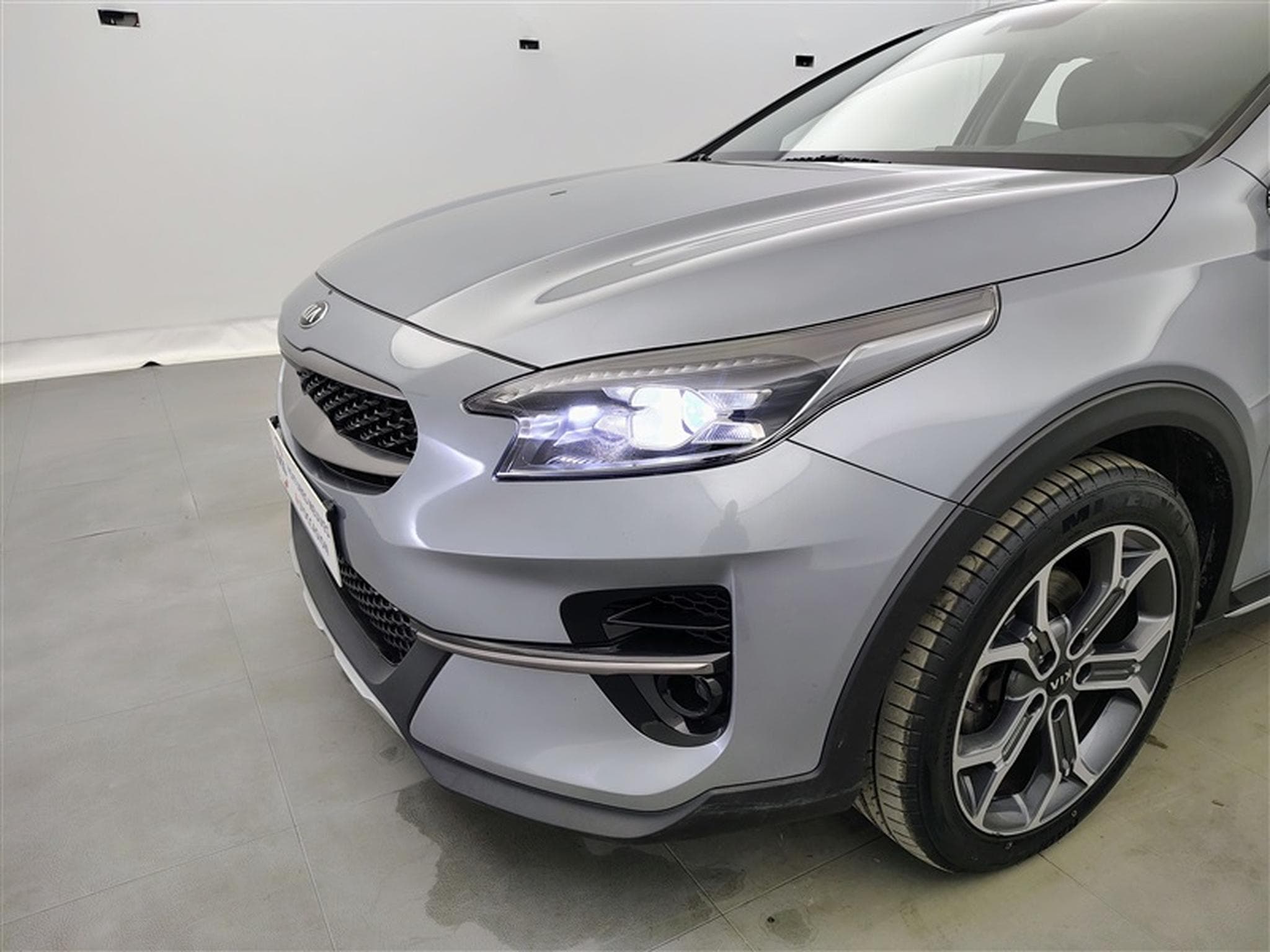 Kia XCeed 1.6 CRDi MHEV Business Line NAVI/ FULL LED / CAMERA / JA 18" (2021) - Photo 15