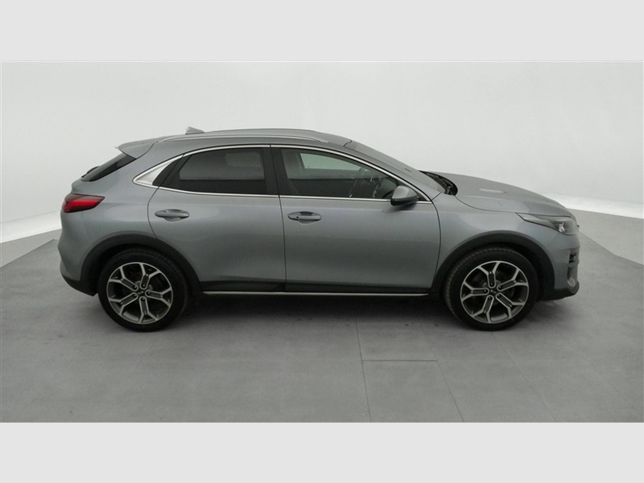 Kia XCeed 1.6 CRDi MHEV Business Line NAVI/ FULL LED / CAMERA / JA 18" (2021) - Photo 23