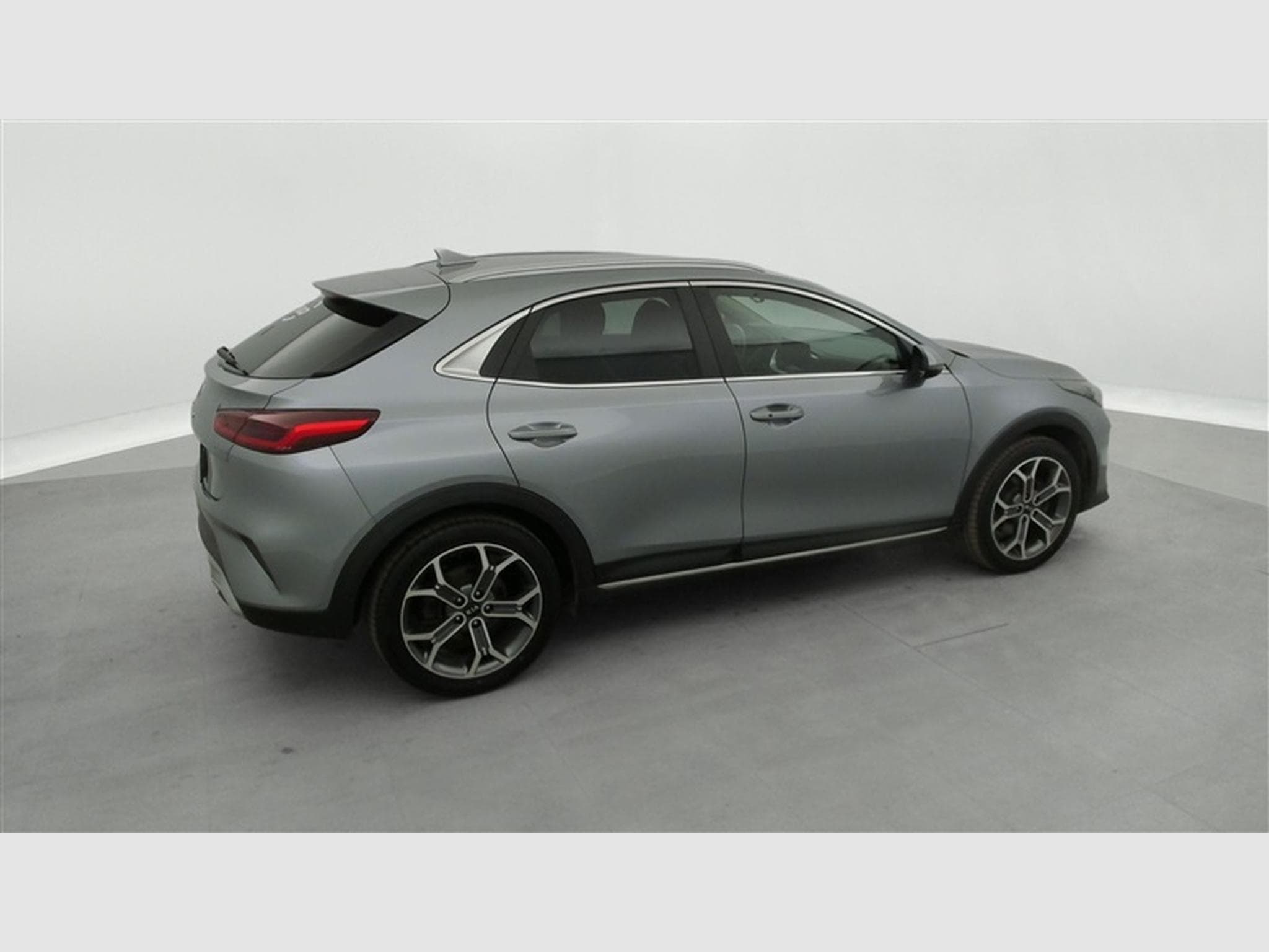 Kia XCeed 1.6 CRDi MHEV Business Line NAVI/ FULL LED / CAMERA / JA 18" (2021) - Photo 24