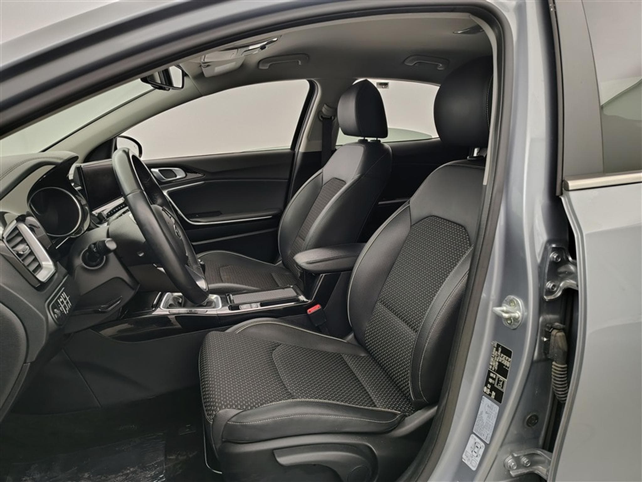 Kia XCeed 1.6 CRDi MHEV Business Line NAVI/ FULL LED / CAMERA / JA 18" (2021) - Photo 7