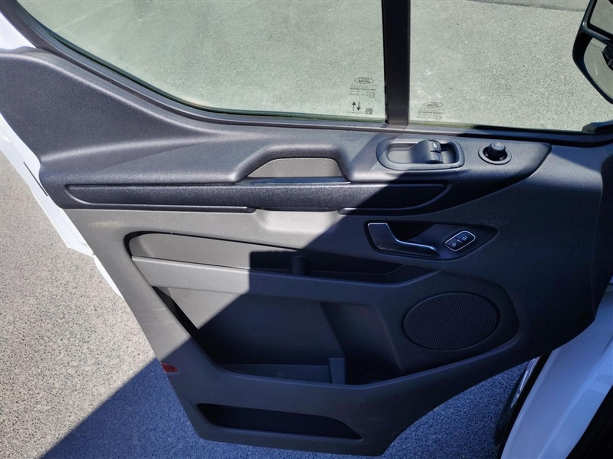 Ford Transit 2.0 TDCi L1H1 3PL CLIM / PDC AV-AR (2022) - Foto 16