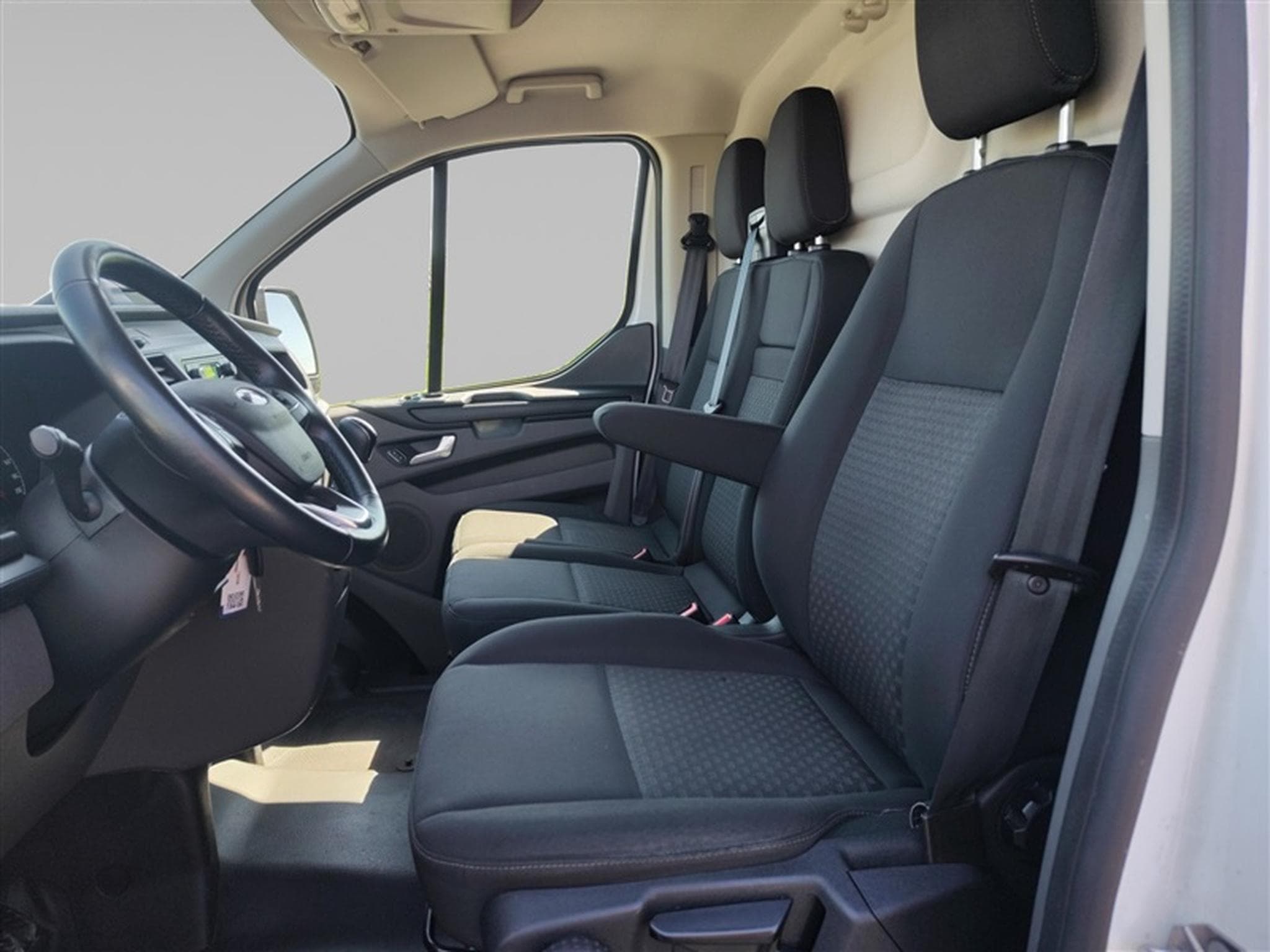 Ford Transit 2.0 TDCi L1H1 3PL CLIM / PDC AV-AR (2022) - Foto 7