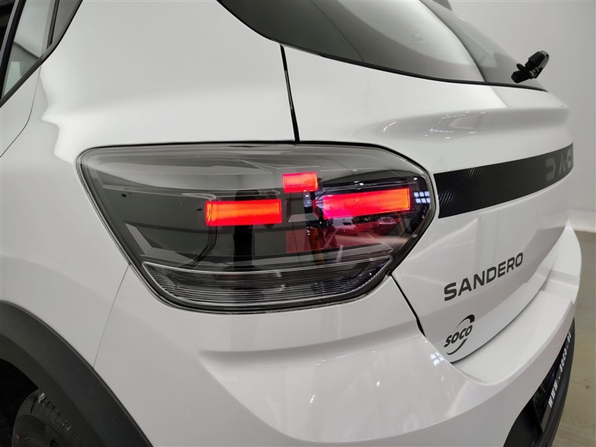 Dacia Sandero 1.0 TCe 110cv Stepway CARPLAY / FULL LED / CAMERA (2026) - Foto 16