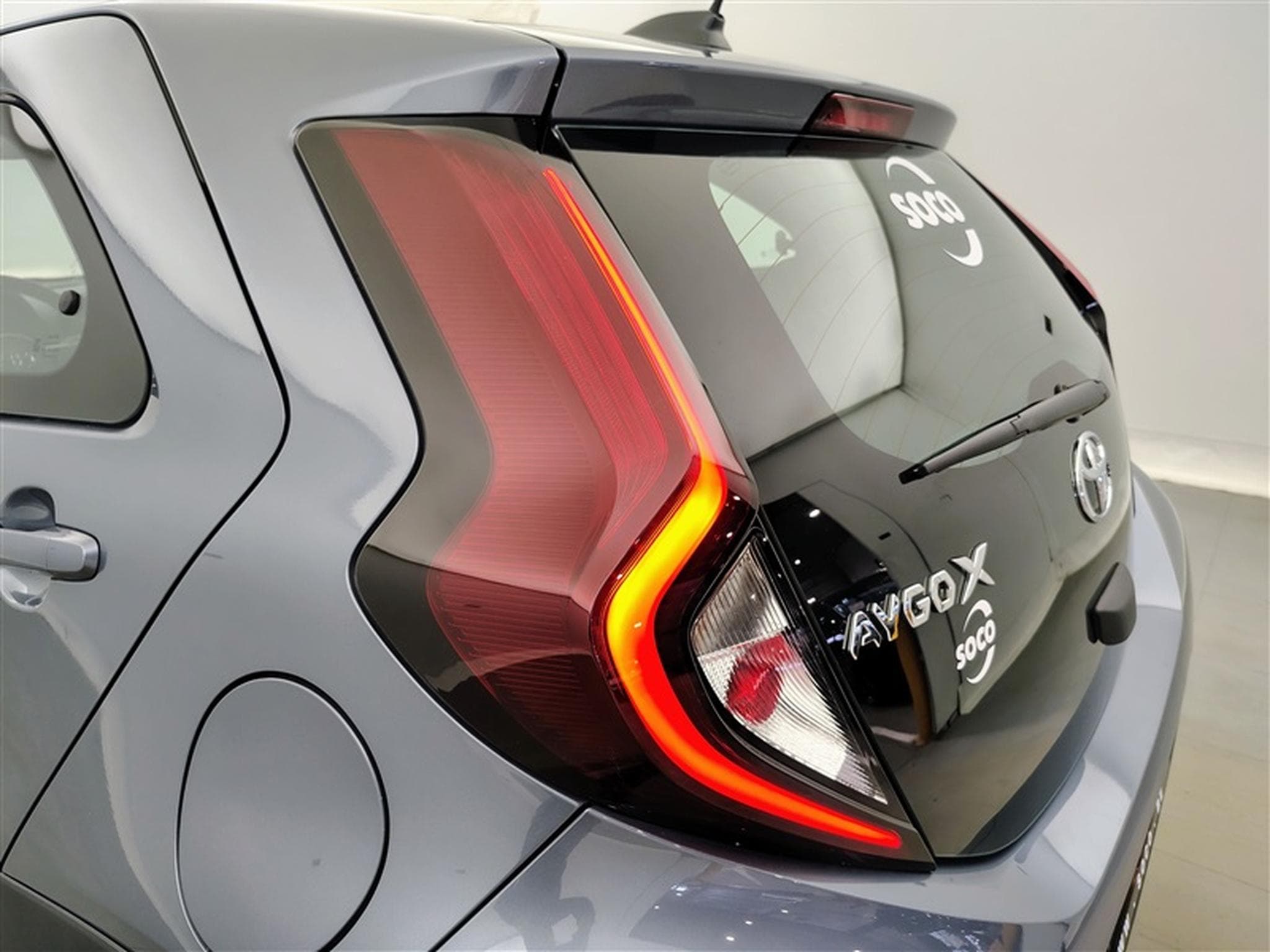 Toyota Aygo 1.0i VVT-i X Black Edition CVT (2025) - Foto 16