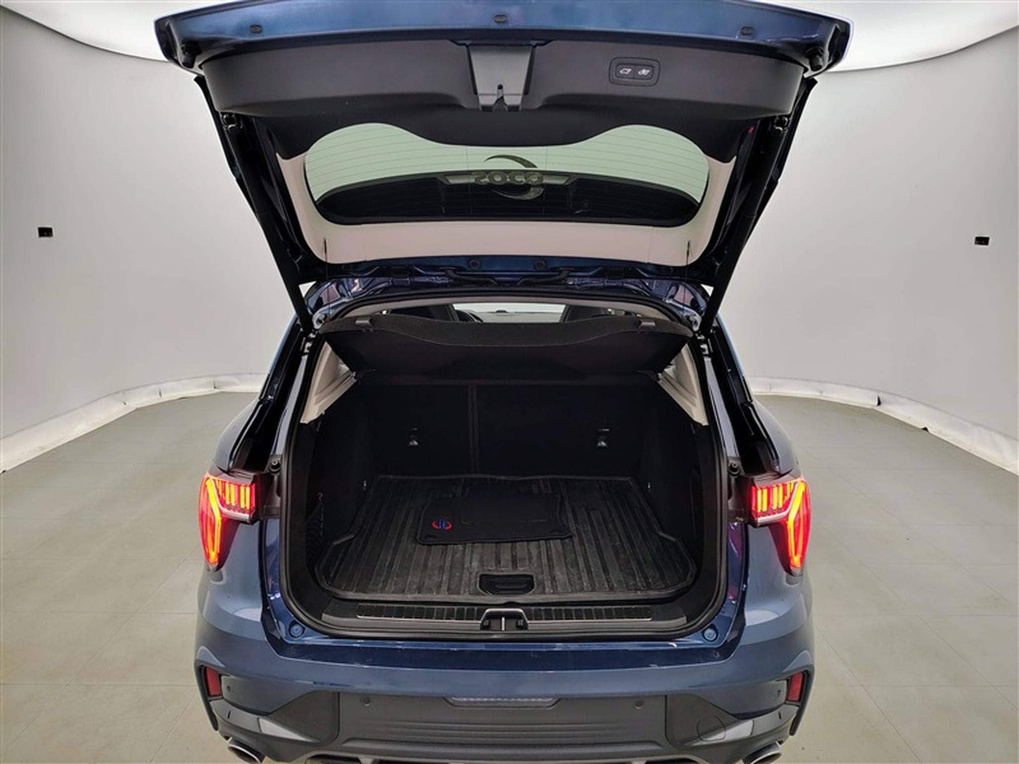 Lynk & Co 01 1.5 Turbo PHEV NAVI / FULL LED / PANO / CAMERA / ALU 20" (2023) - Foto 14